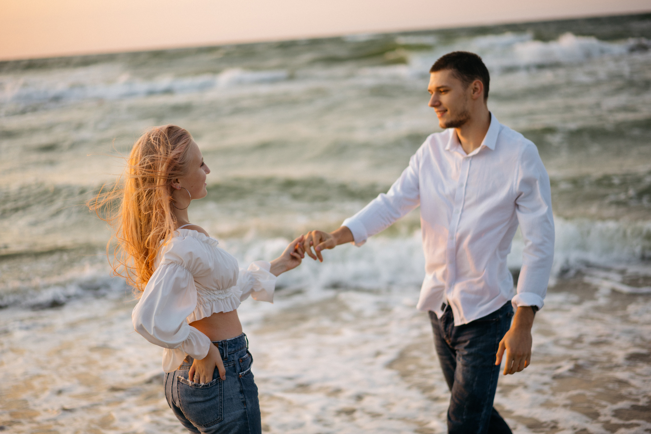 Лавстори на закате на море. Свадебный и семейный фотограф в Калининграде Анастасия Гриценко