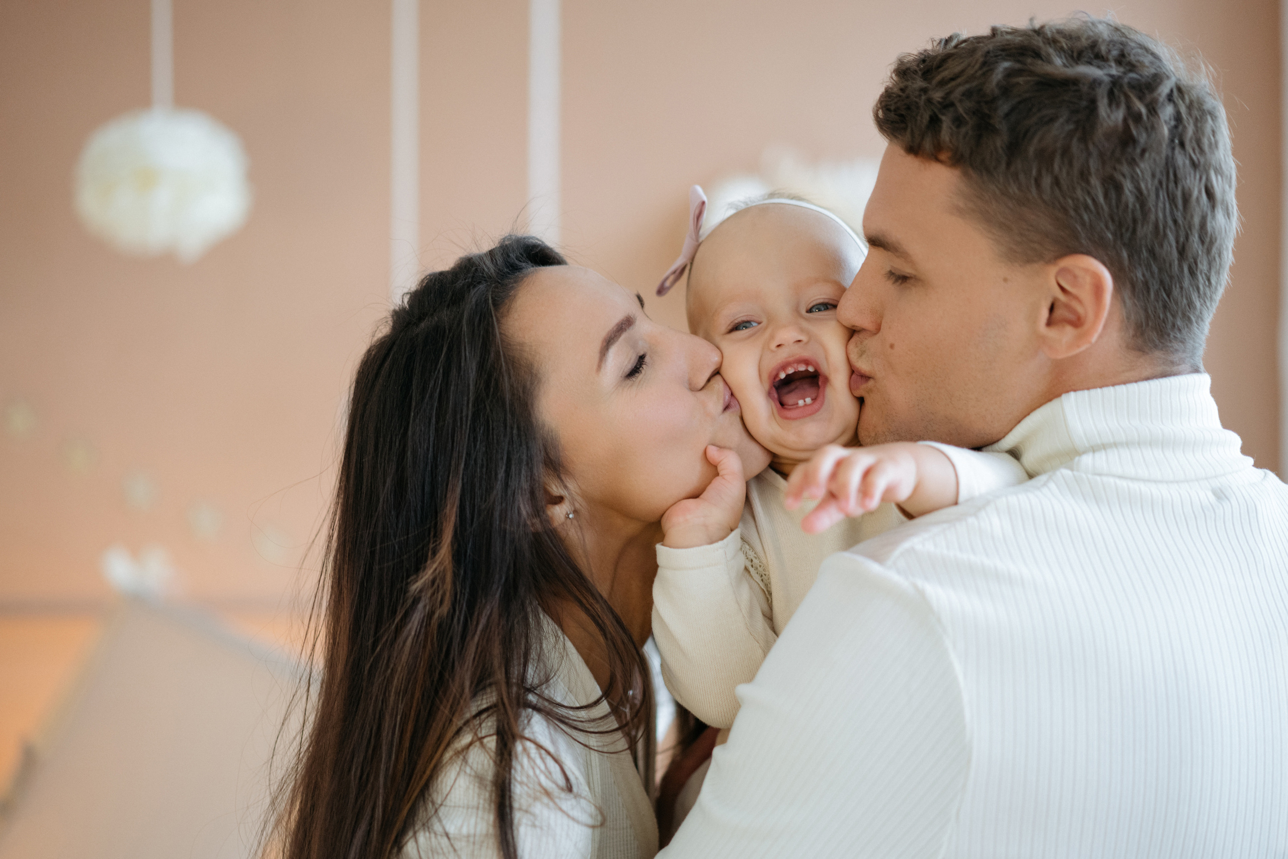 Фотосессия в белой студии, годик девочке. Свадебный и семейный фотограф в Калининграде Анастасия Гриценко