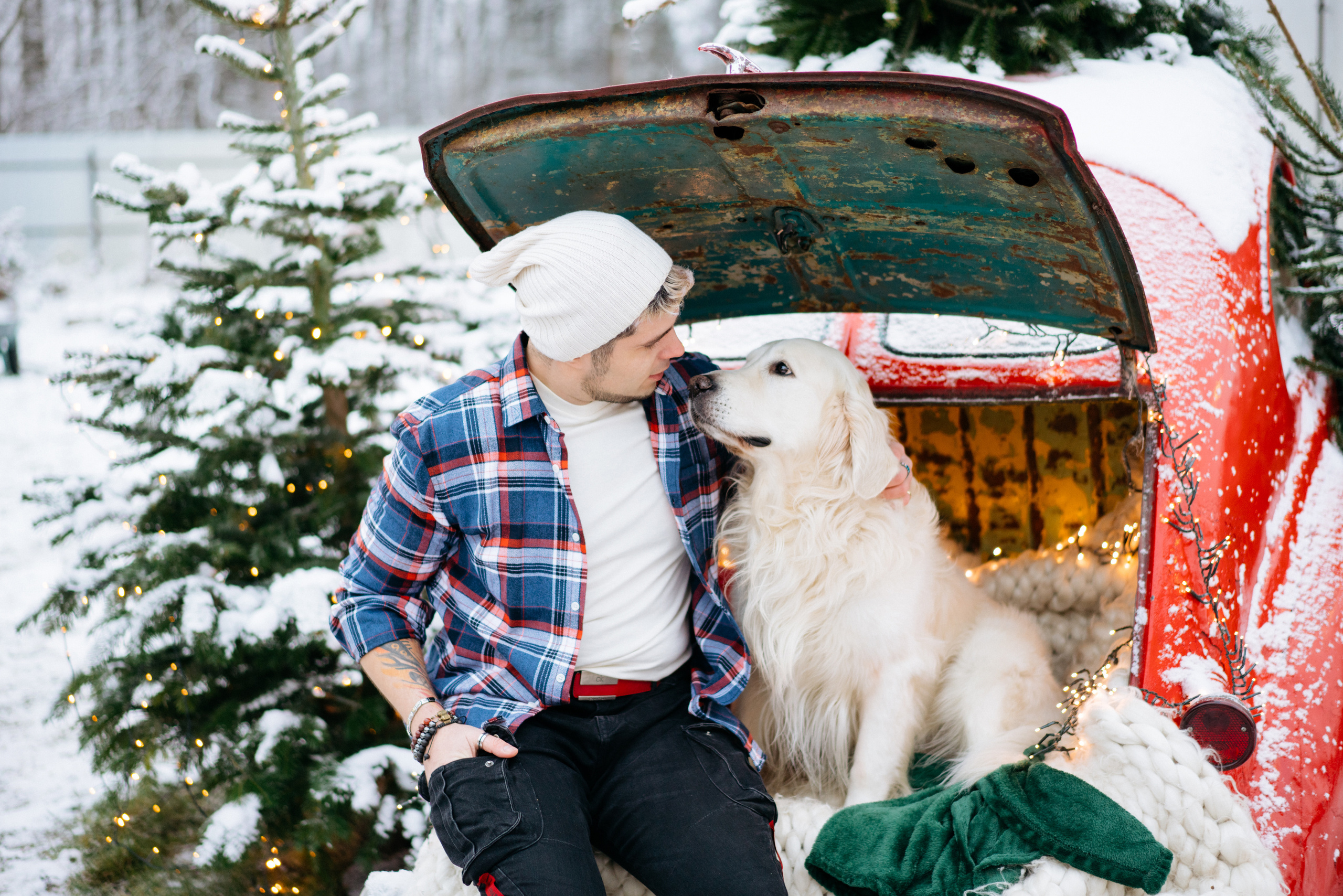 Красивая новогодняя фотосессия с машиной елкой и собакой. Свадебный и семейный фотограф в Калининграде Анастасия Гриценко