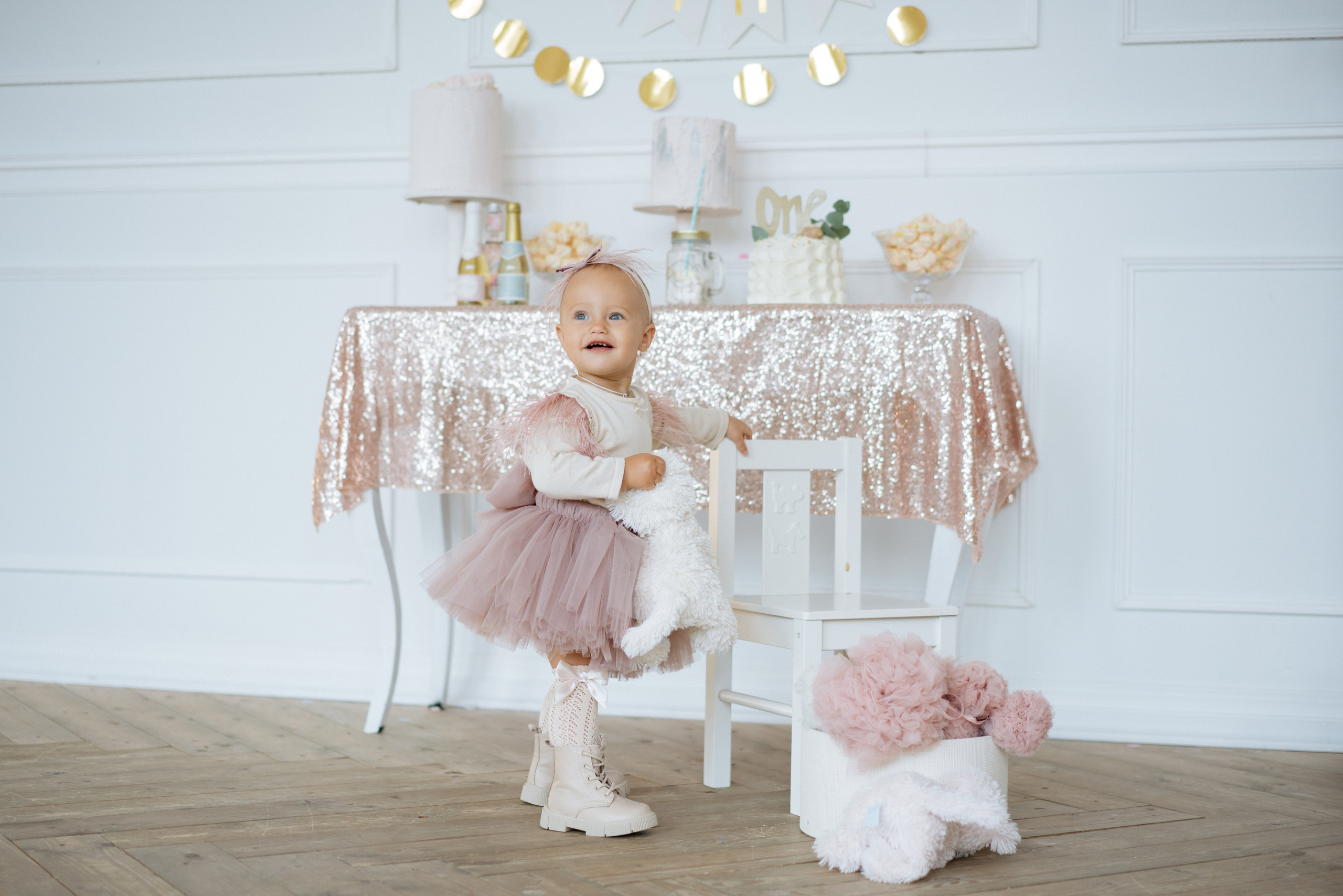 Фотосессия в белой студии, годик девочке. Свадебный и семейный фотограф в Калининграде Анастасия Гриценко