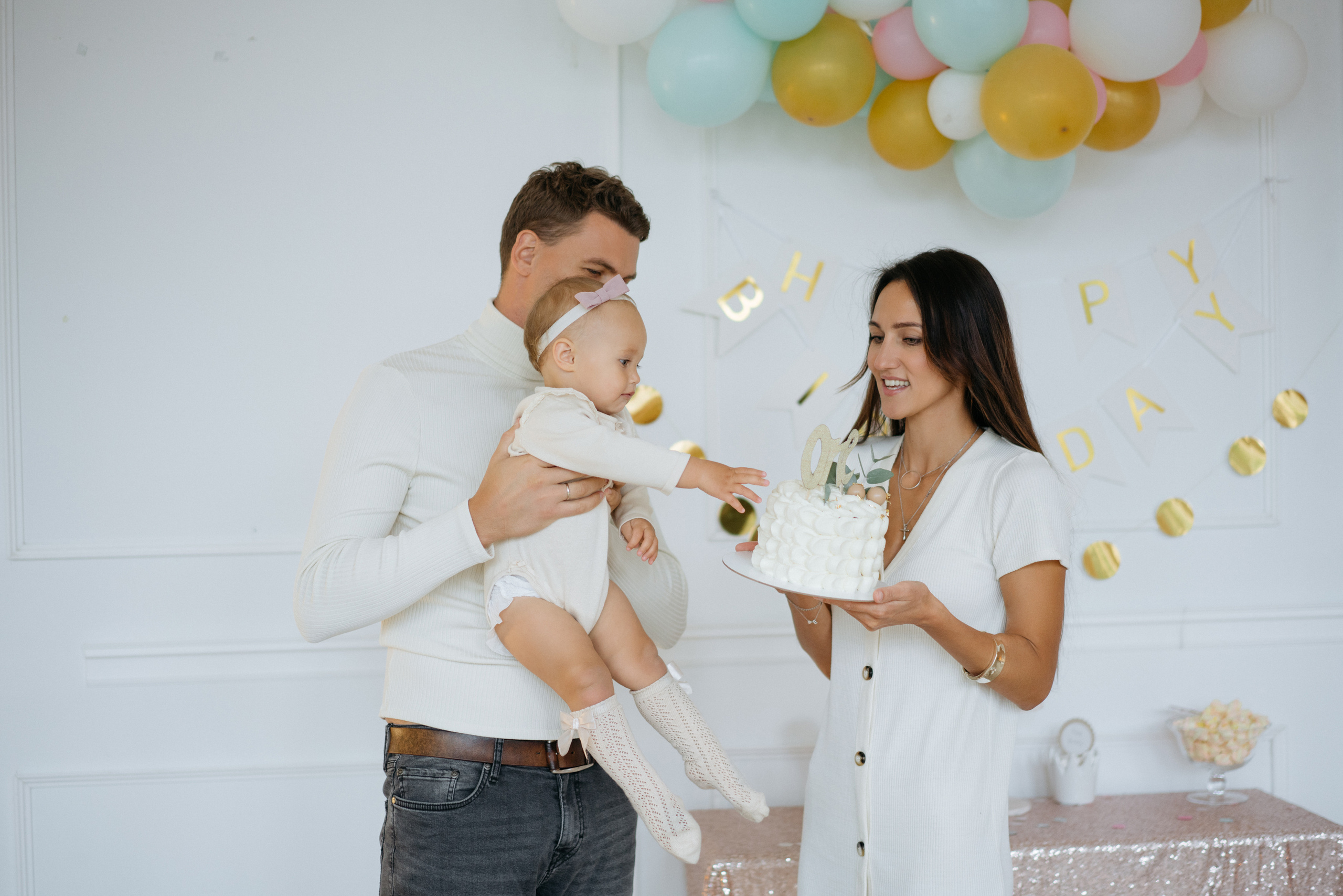 Фотосессия в белой студии, годик девочке. Свадебный и семейный фотограф в Калининграде Анастасия Гриценко