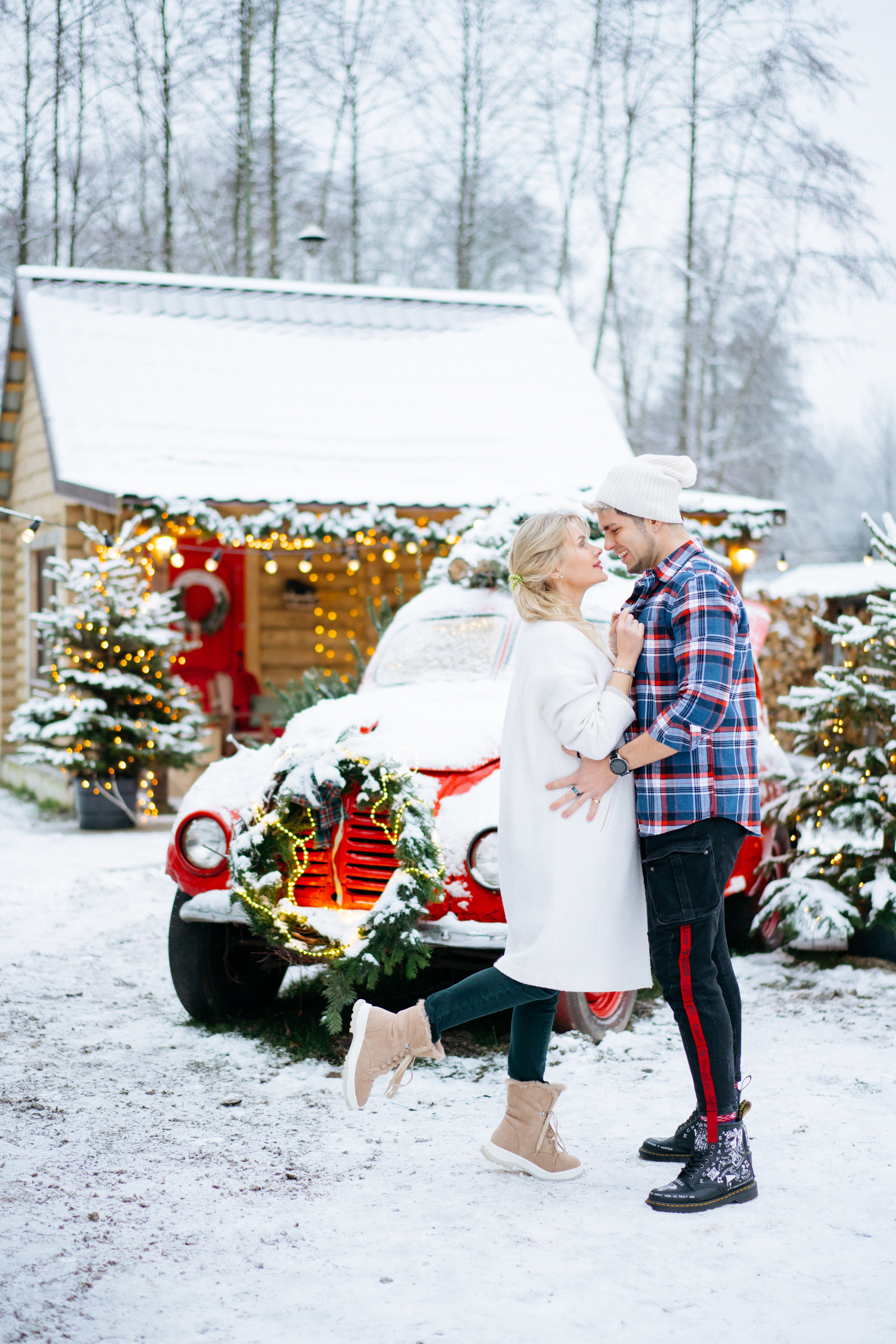 Красивая новогодняя фотосессия с машиной елкой и собакой. Свадебный и семейный фотограф в Калининграде Анастасия Гриценко