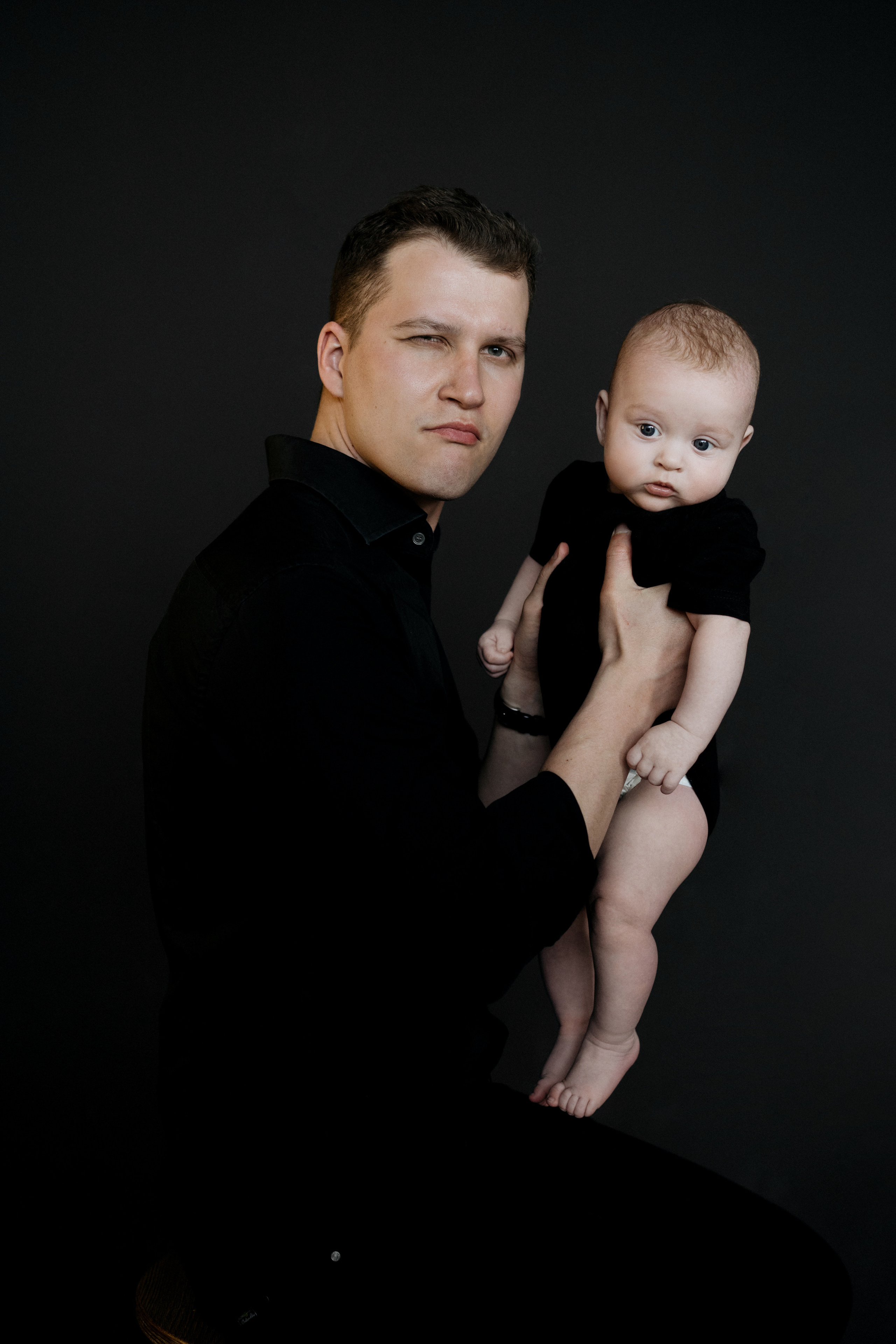 Семейная съемка в черной студии тотал Блэк. Свадебный и семейный фотограф в Калининграде Анастасия Гриценко