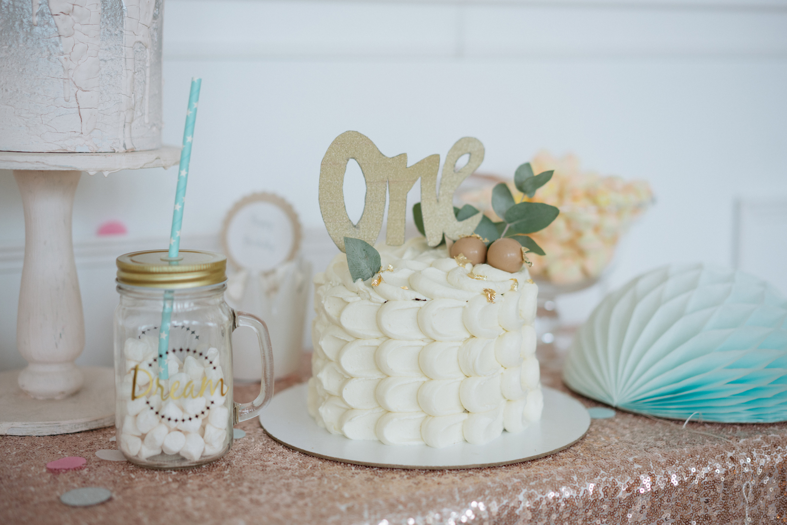 Фотосессия в белой студии, годик девочке. Свадебный и семейный фотограф в Калининграде Анастасия Гриценко