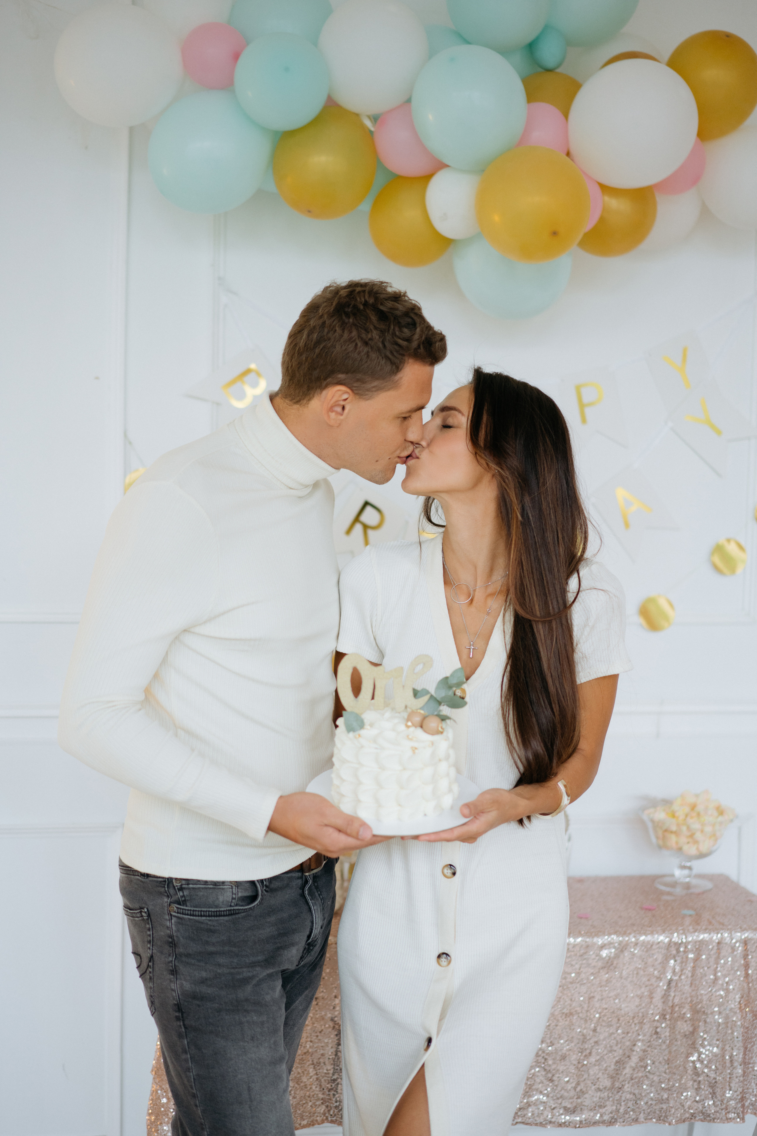 Фотосессия в белой студии, годик девочке. Свадебный и семейный фотограф в Калининграде Анастасия Гриценко