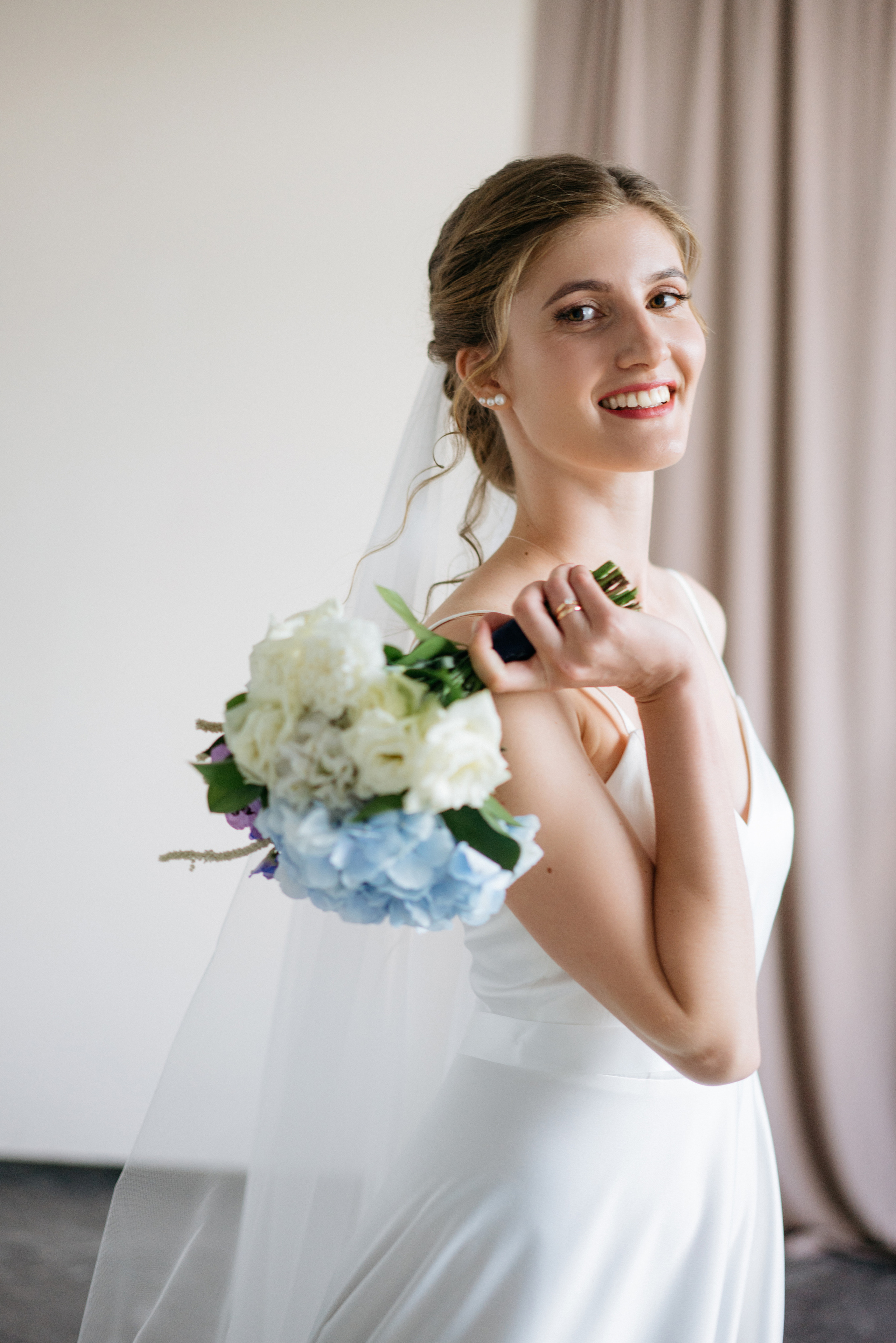 Свадебная фотосессия в фотостудии. Свадебный и семейный фотограф в Калининграде Анастасия Гриценко