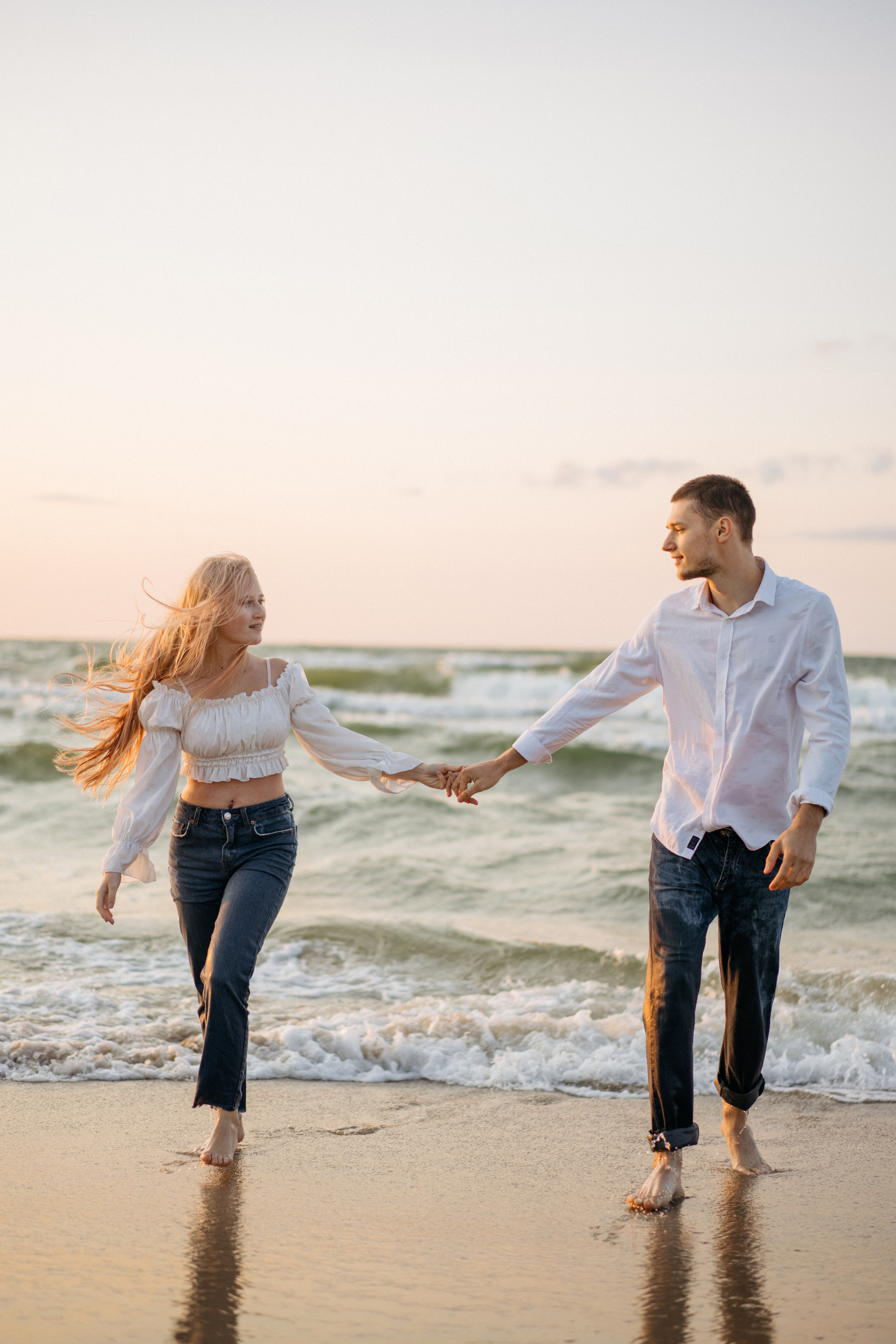 Лавстори на закате на море. Свадебный и семейный фотограф в Калининграде Анастасия Гриценко