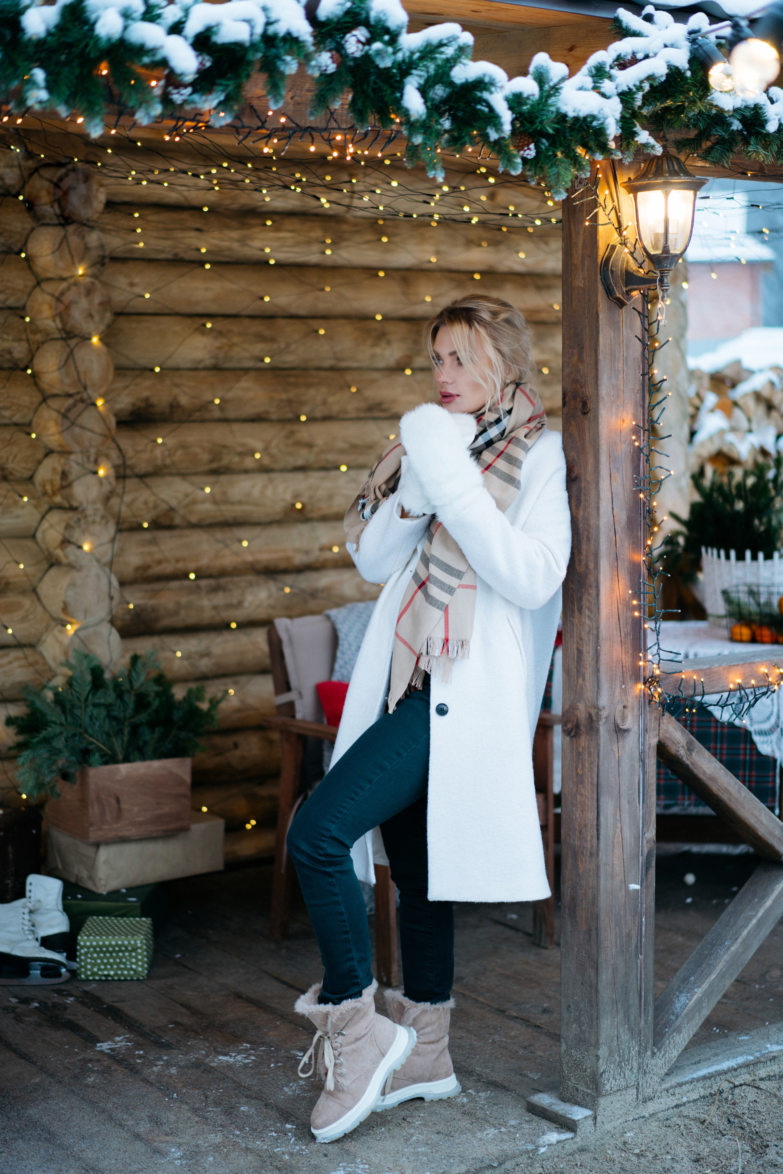 Красивая новогодняя фотосессия с машиной елкой и собакой. Свадебный и семейный фотограф в Калининграде Анастасия Гриценко