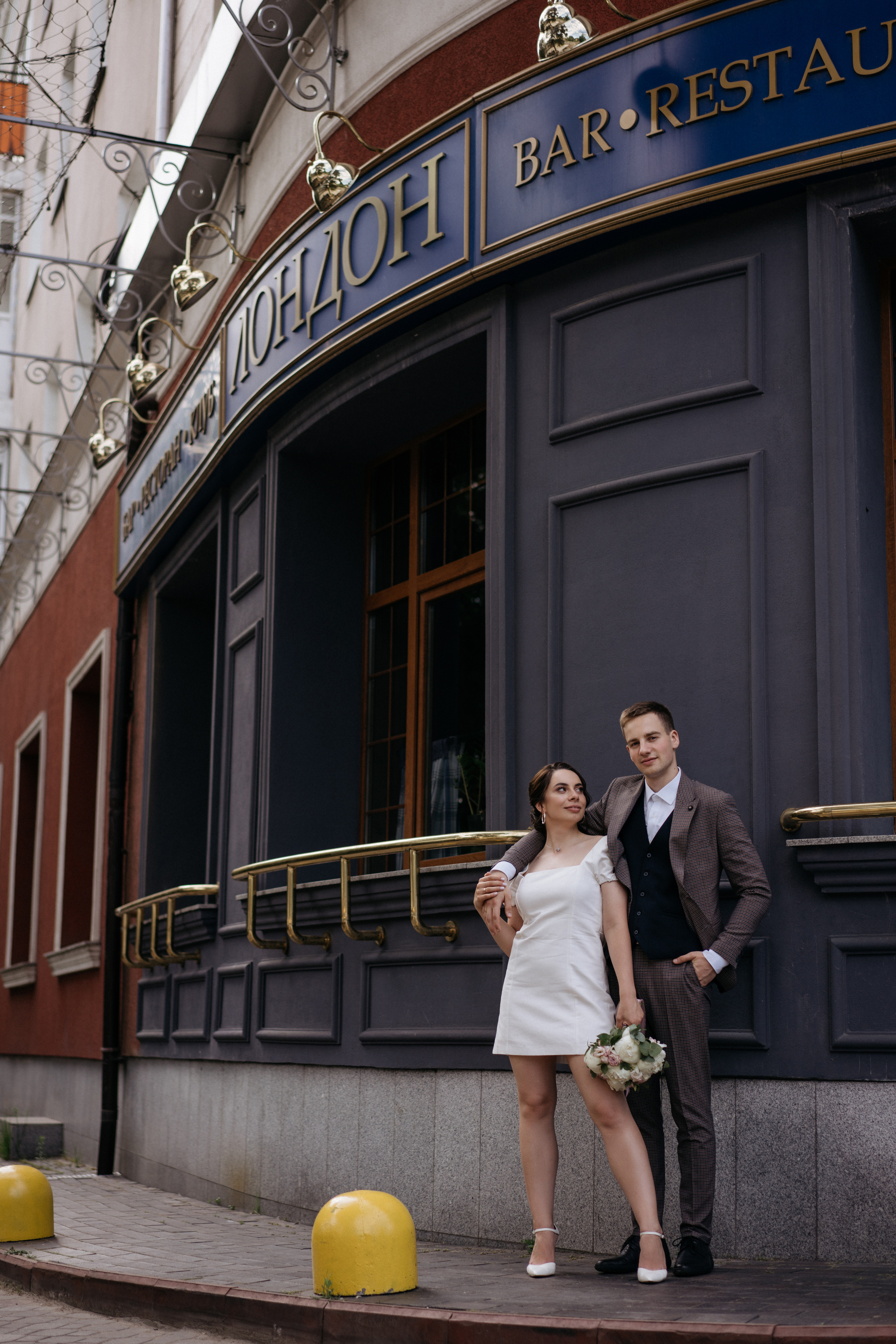 Свадебная прогулка в городе. Свадебный и семейный фотограф в Калининграде Анастасия Гриценко