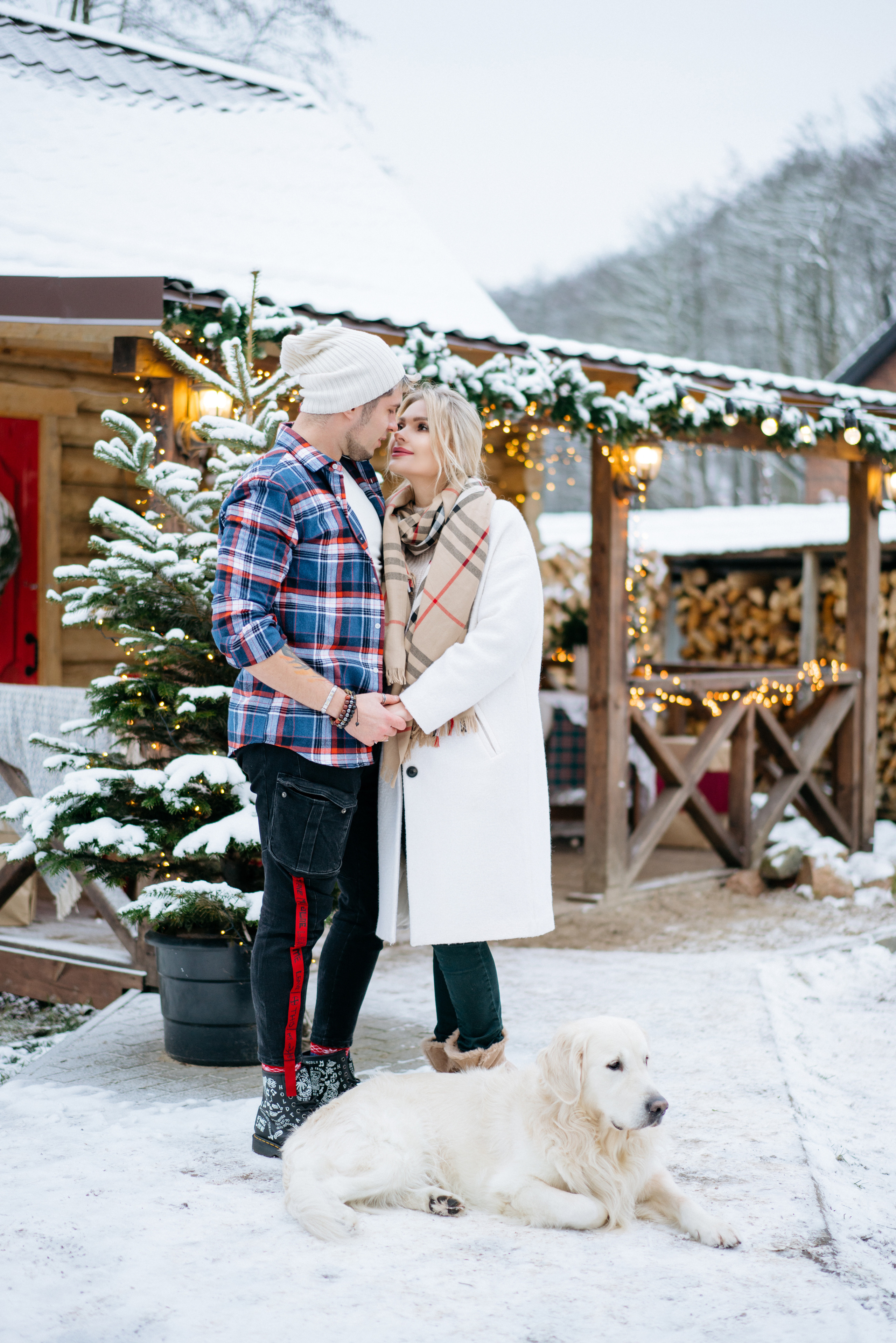 Красивая новогодняя фотосессия с машиной елкой и собакой. Свадебный и семейный фотограф в Калининграде Анастасия Гриценко