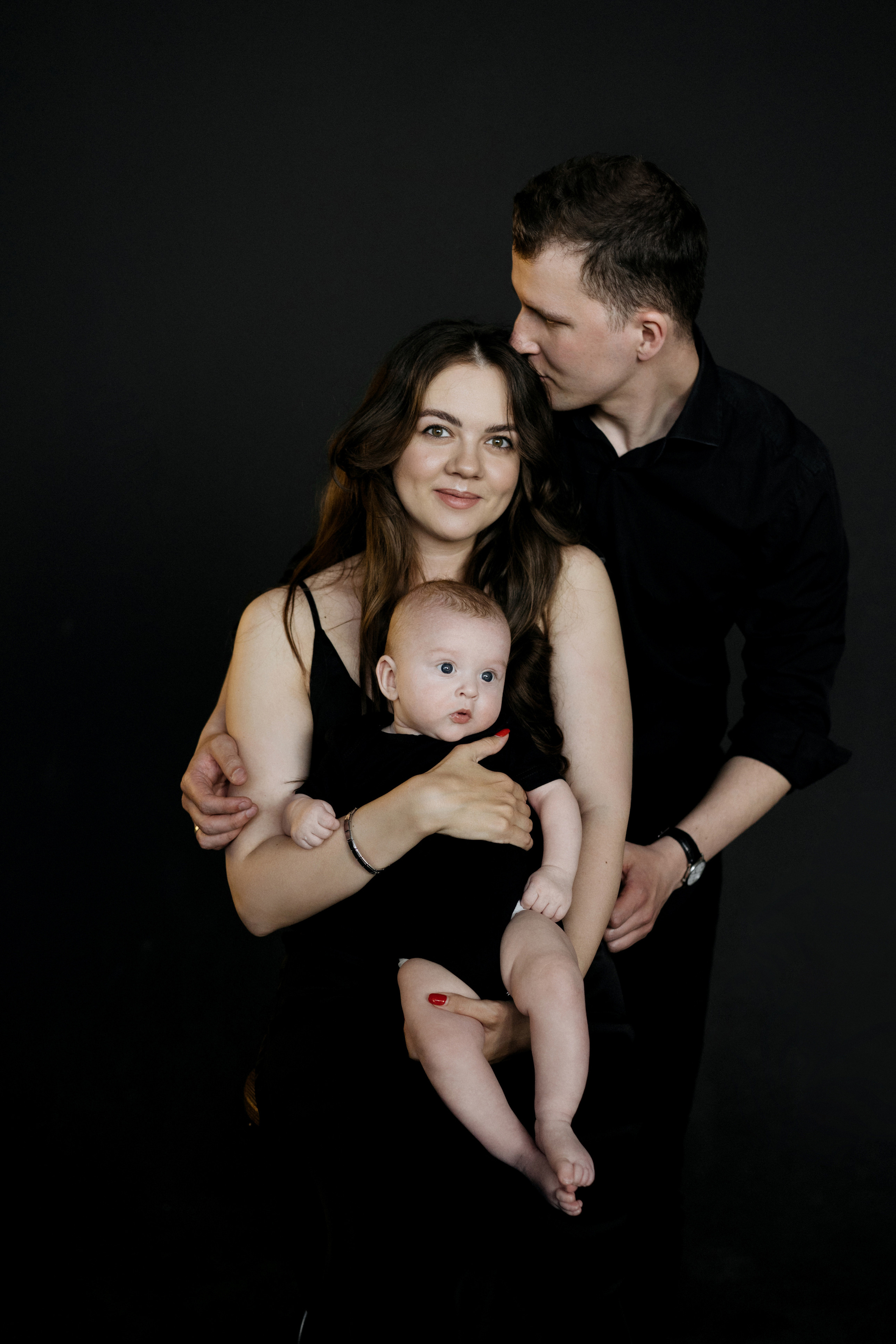 Семейная съемка в черной студии тотал Блэк. Свадебный и семейный фотограф в Калининграде Анастасия Гриценко