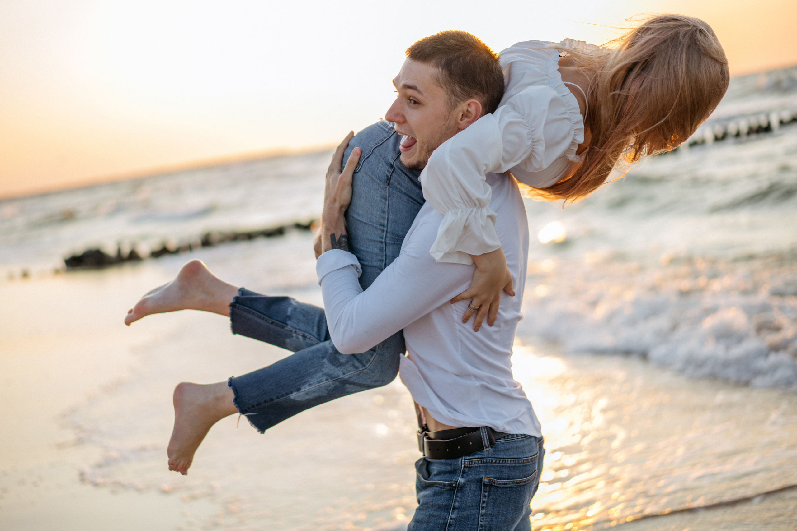 Лавстори на закате на море. Свадебный и семейный фотограф в Калининграде Анастасия Гриценко