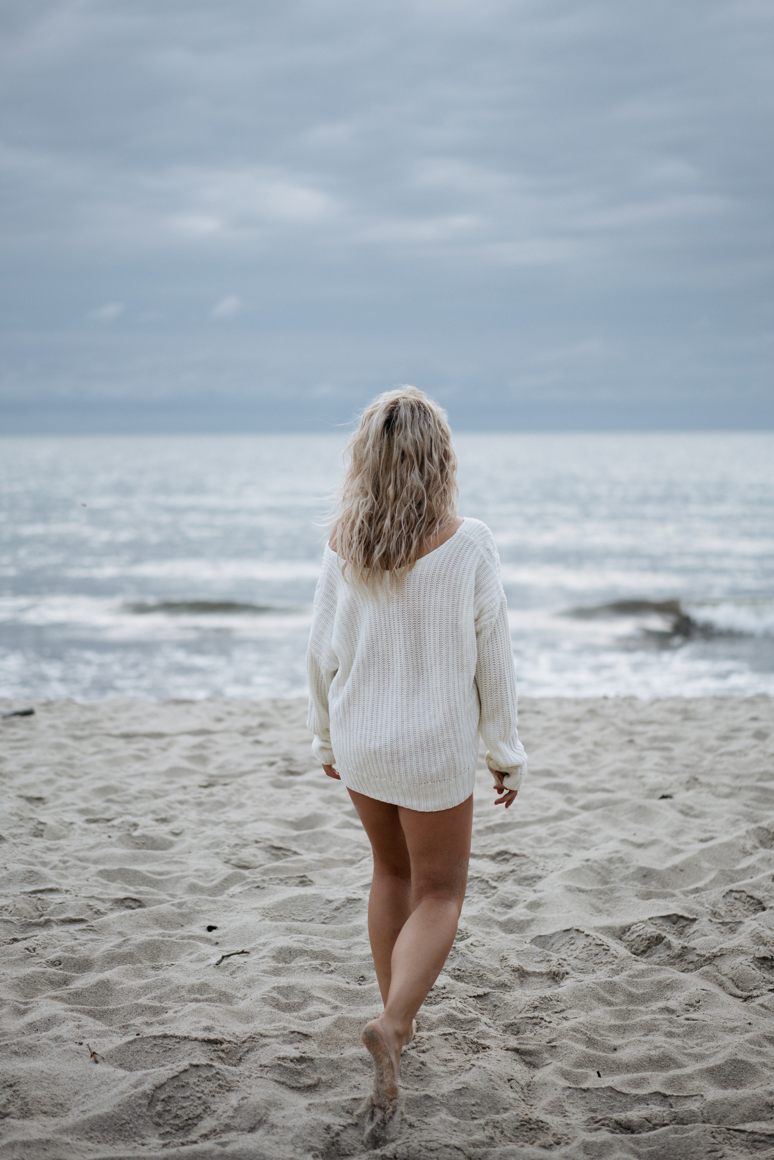 Фотосессия в ожидании, с акитой на берегу моря. Свадебный и семейный фотограф в Калининграде Анастасия Гриценко