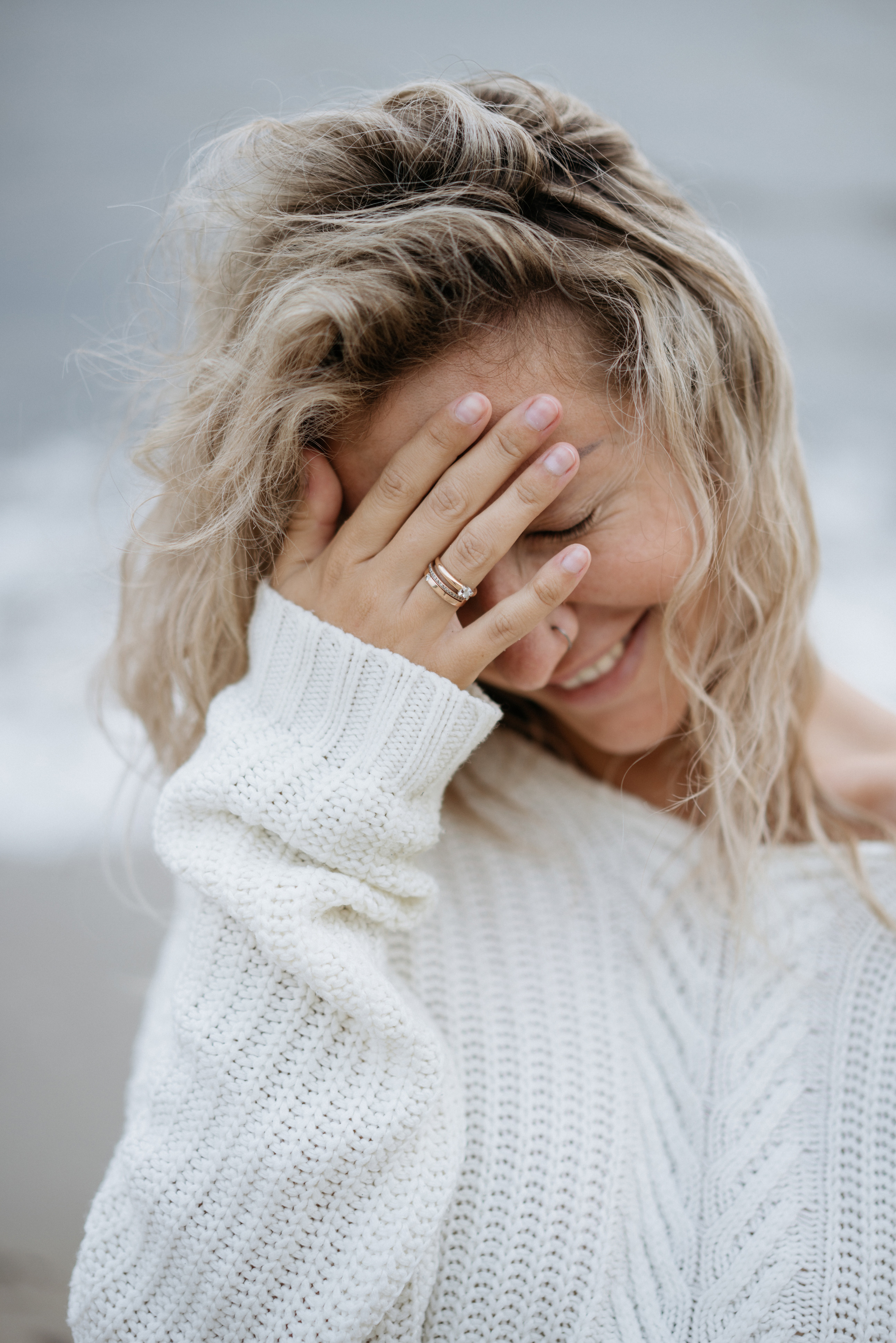 Фотосессия в ожидании, с акитой на берегу моря. Свадебный и семейный фотограф в Калининграде Анастасия Гриценко