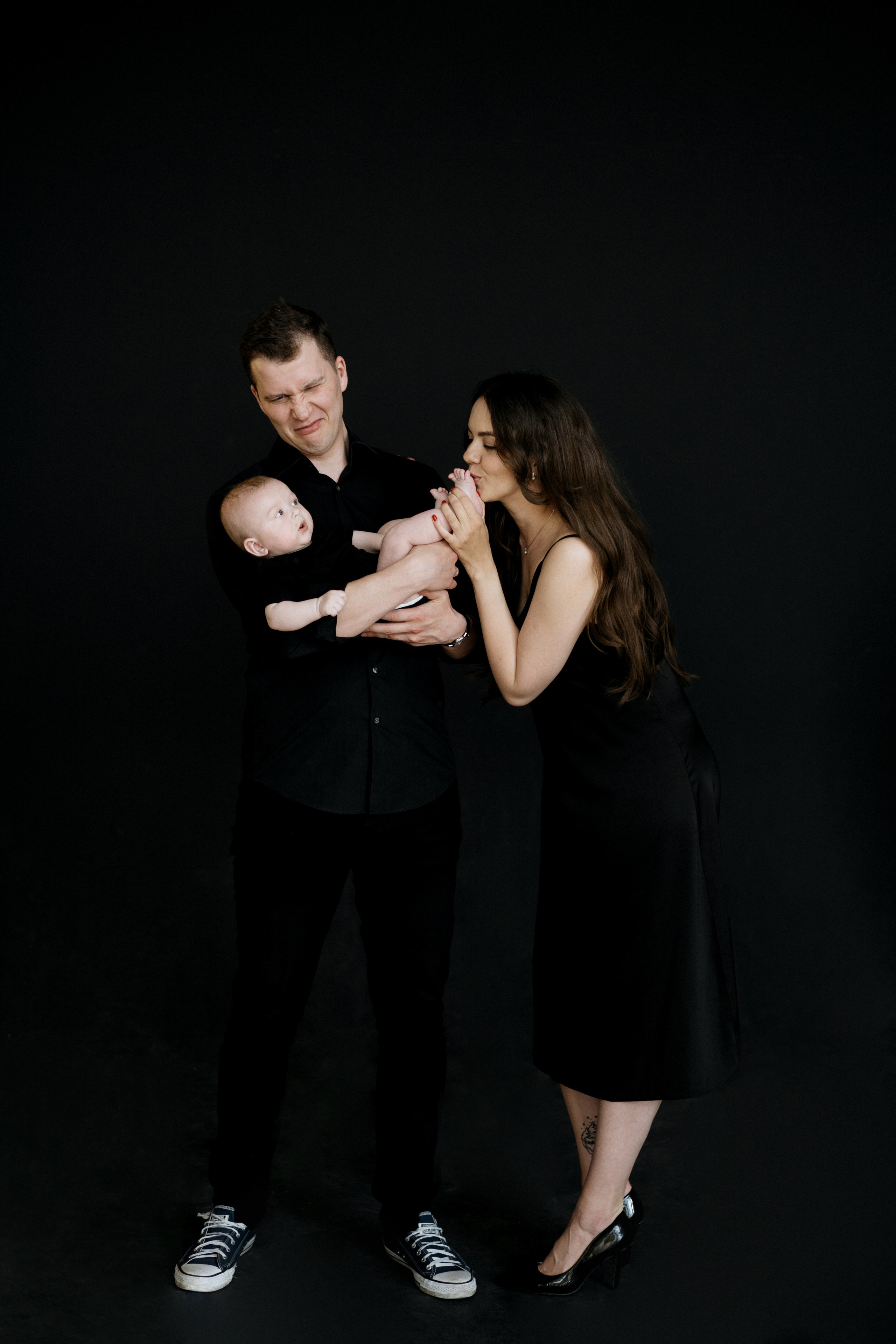Семейная съемка в черной студии тотал Блэк. Свадебный и семейный фотограф в Калининграде Анастасия Гриценко