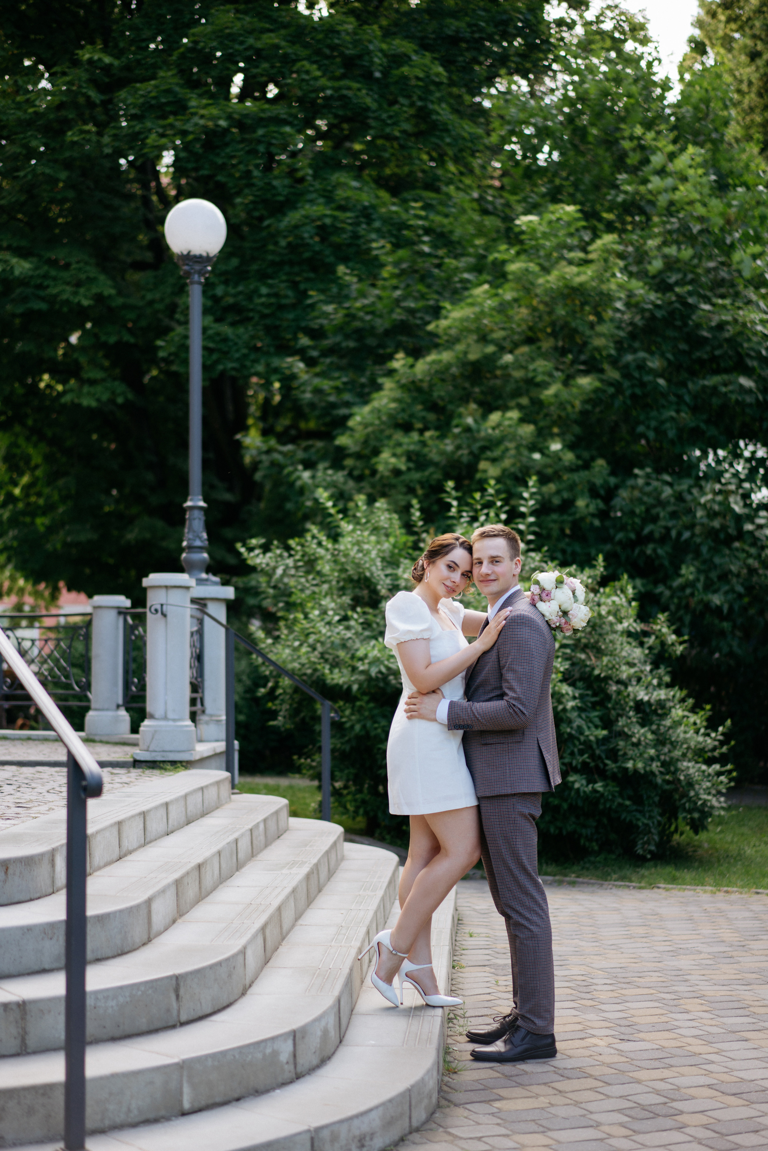 Свадебная прогулка в городе. Свадебный и семейный фотограф в Калининграде Анастасия Гриценко