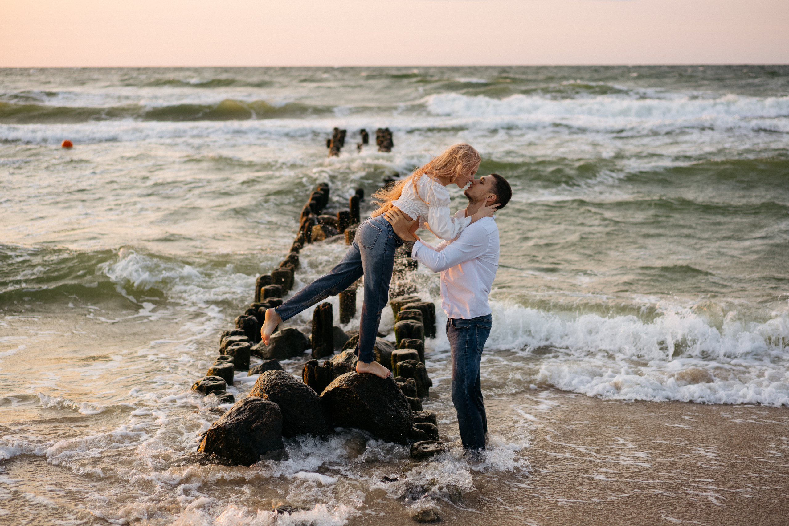 Лавстори на закате на море. Свадебный и семейный фотограф в Калининграде Анастасия Гриценко
