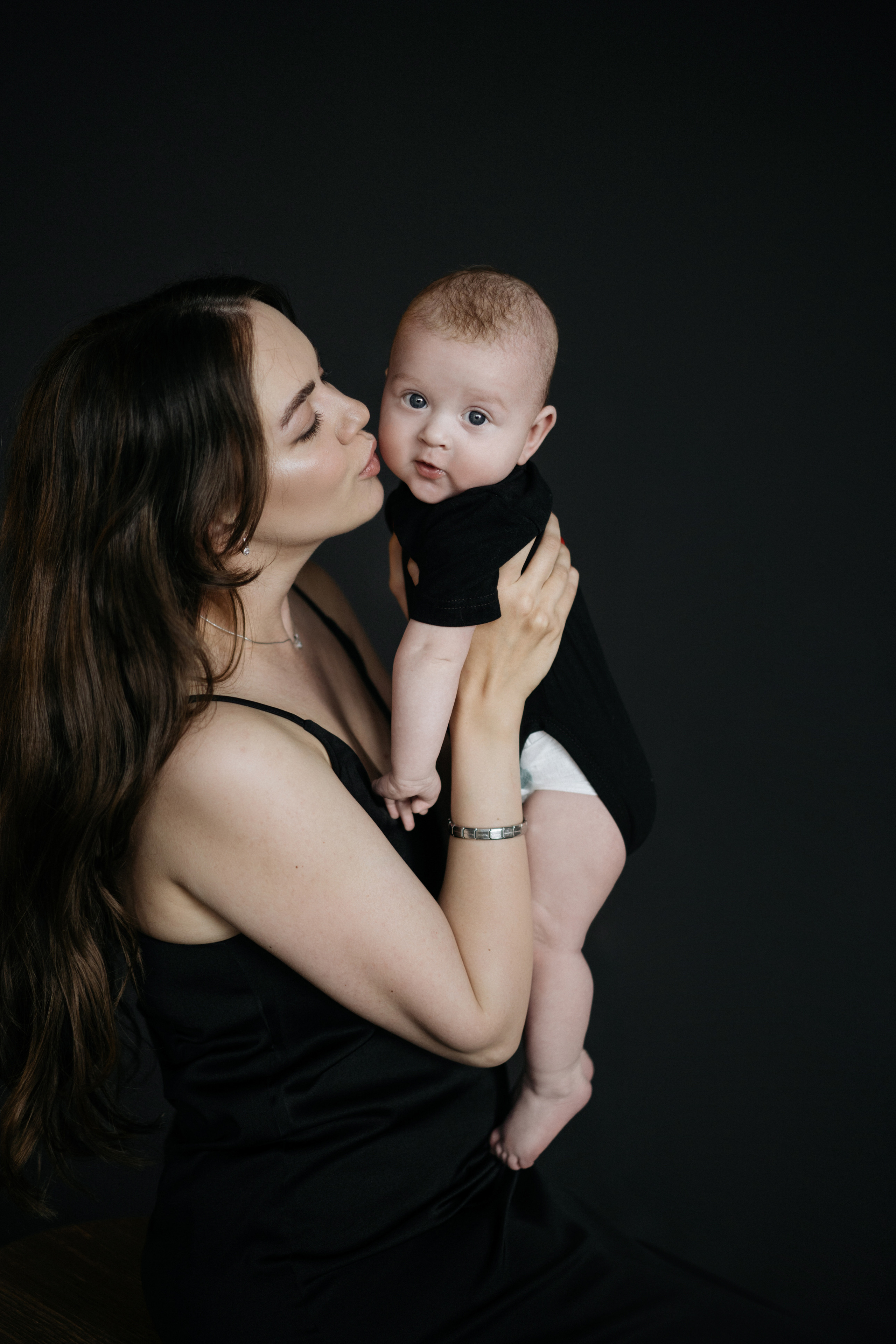 Семейная съемка в черной студии тотал Блэк. Свадебный и семейный фотограф в Калининграде Анастасия Гриценко