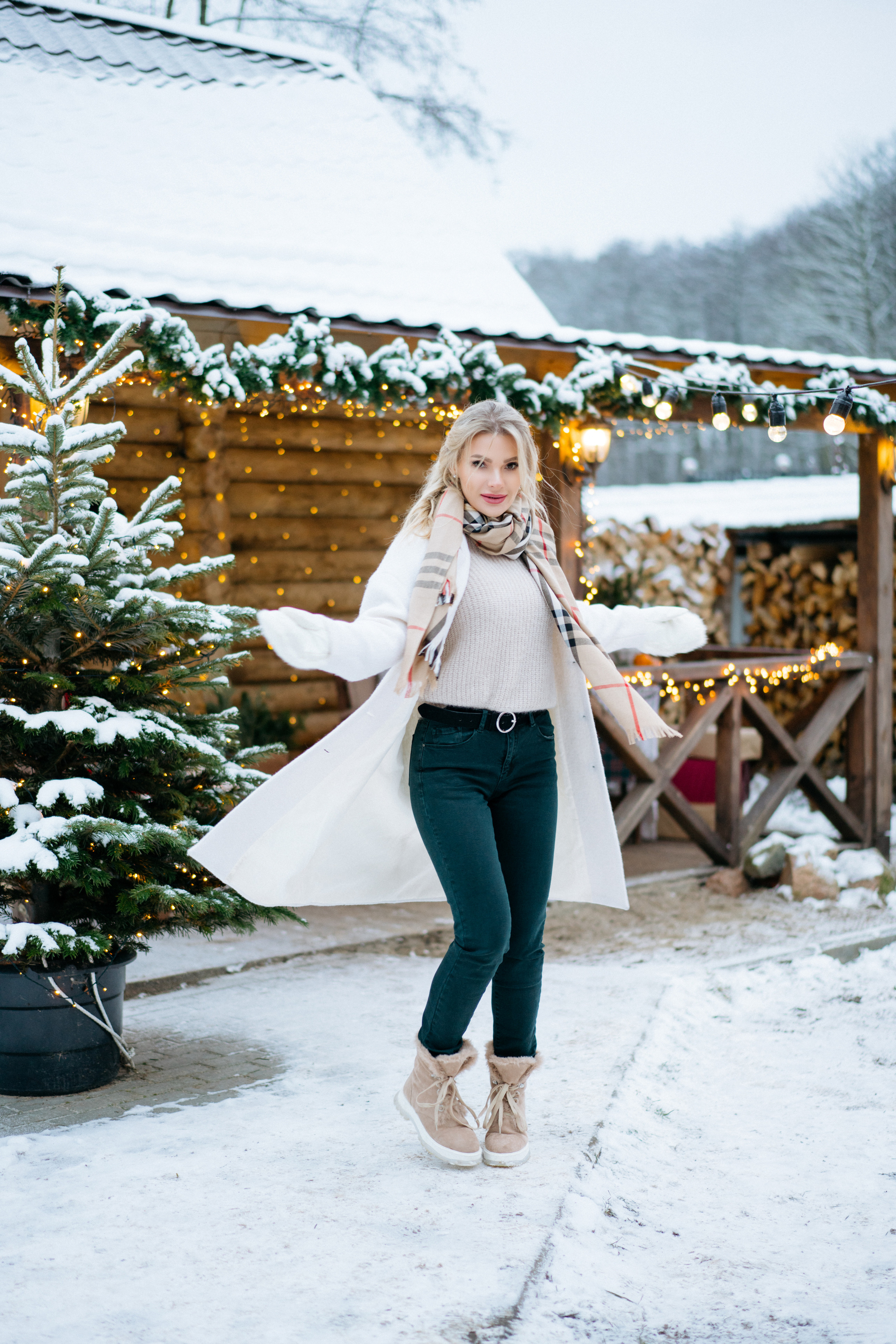 Красивая новогодняя фотосессия с машиной елкой и собакой. Свадебный и семейный фотограф в Калининграде Анастасия Гриценко