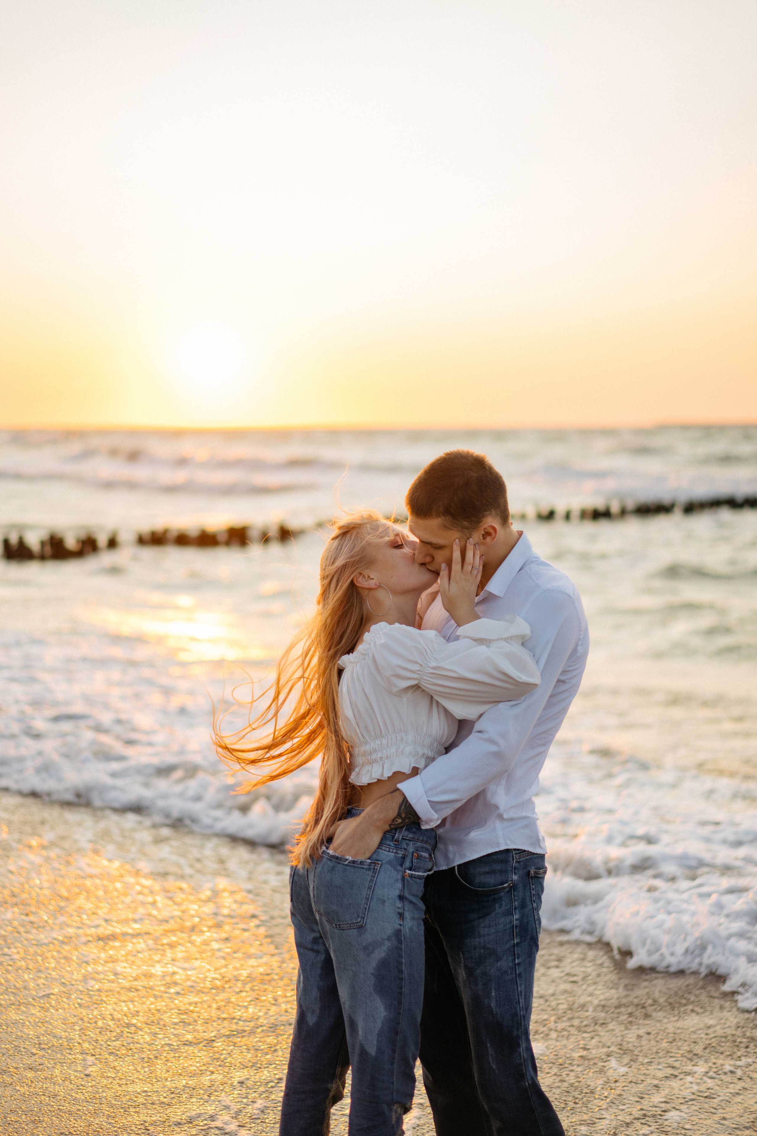 Лавстори на закате на море. Свадебный и семейный фотограф в Калининграде Анастасия Гриценко