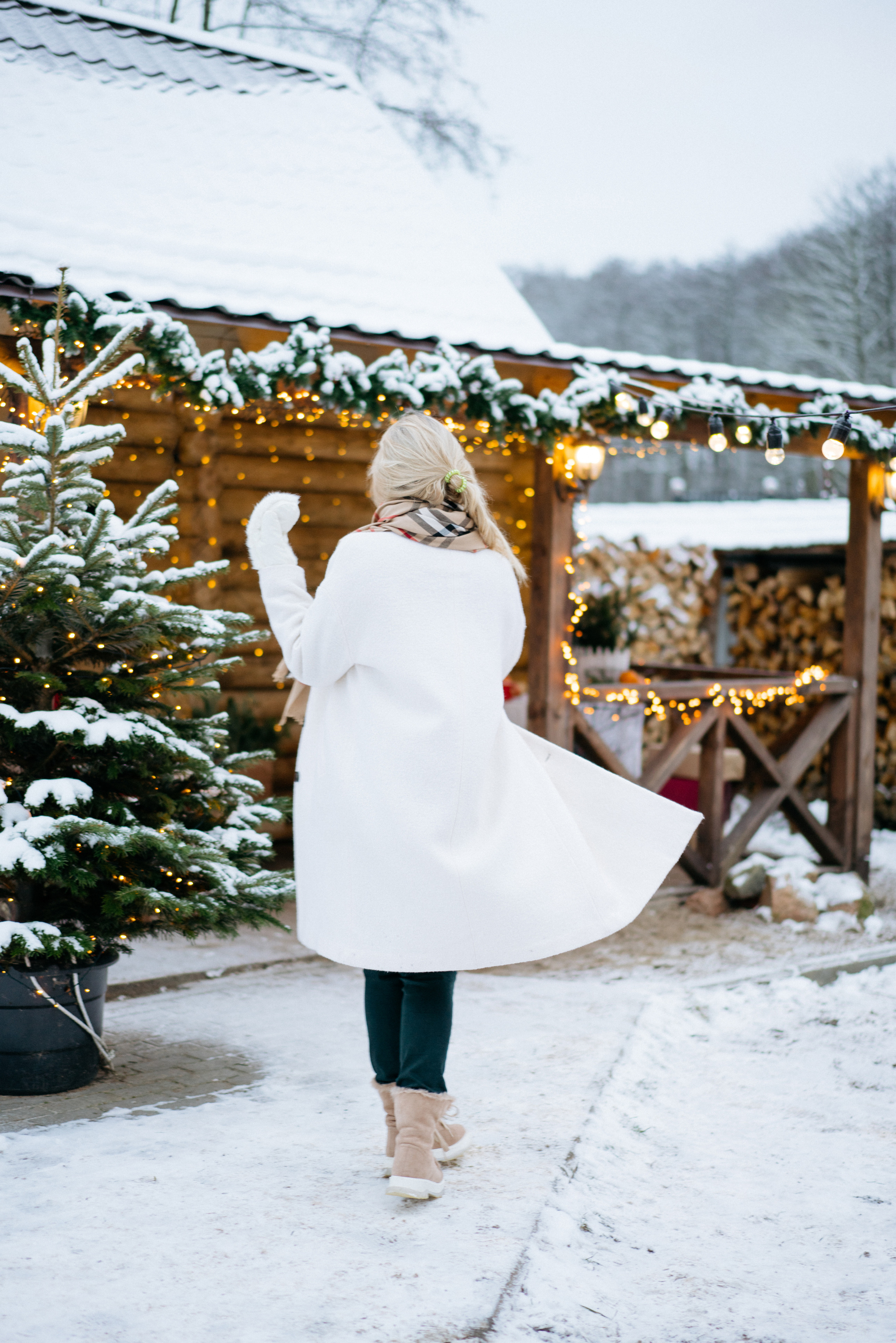 Красивая новогодняя фотосессия с машиной елкой и собакой. Свадебный и семейный фотограф в Калининграде Анастасия Гриценко