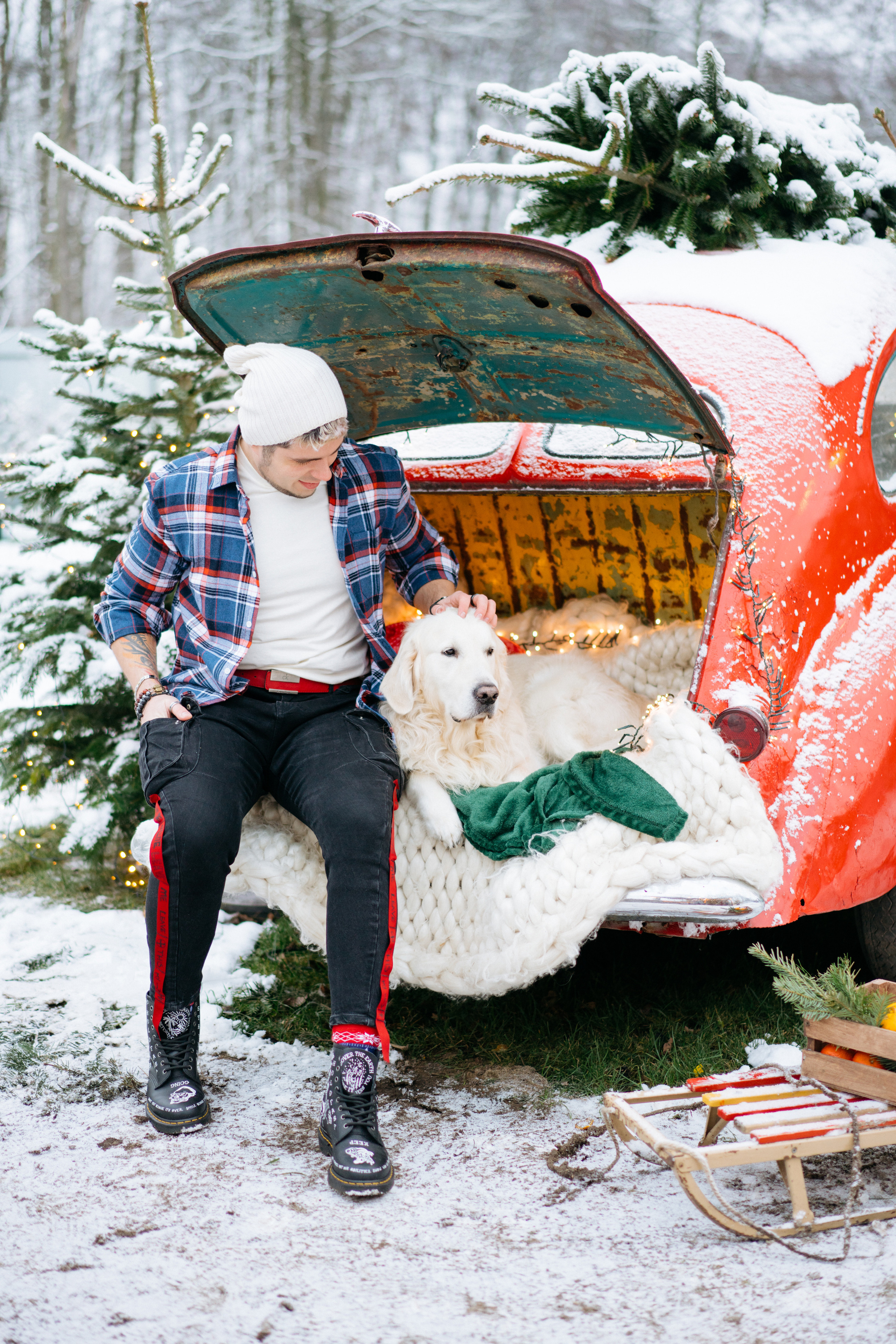 Красивая новогодняя фотосессия с машиной елкой и собакой. Свадебный и семейный фотограф в Калининграде Анастасия Гриценко