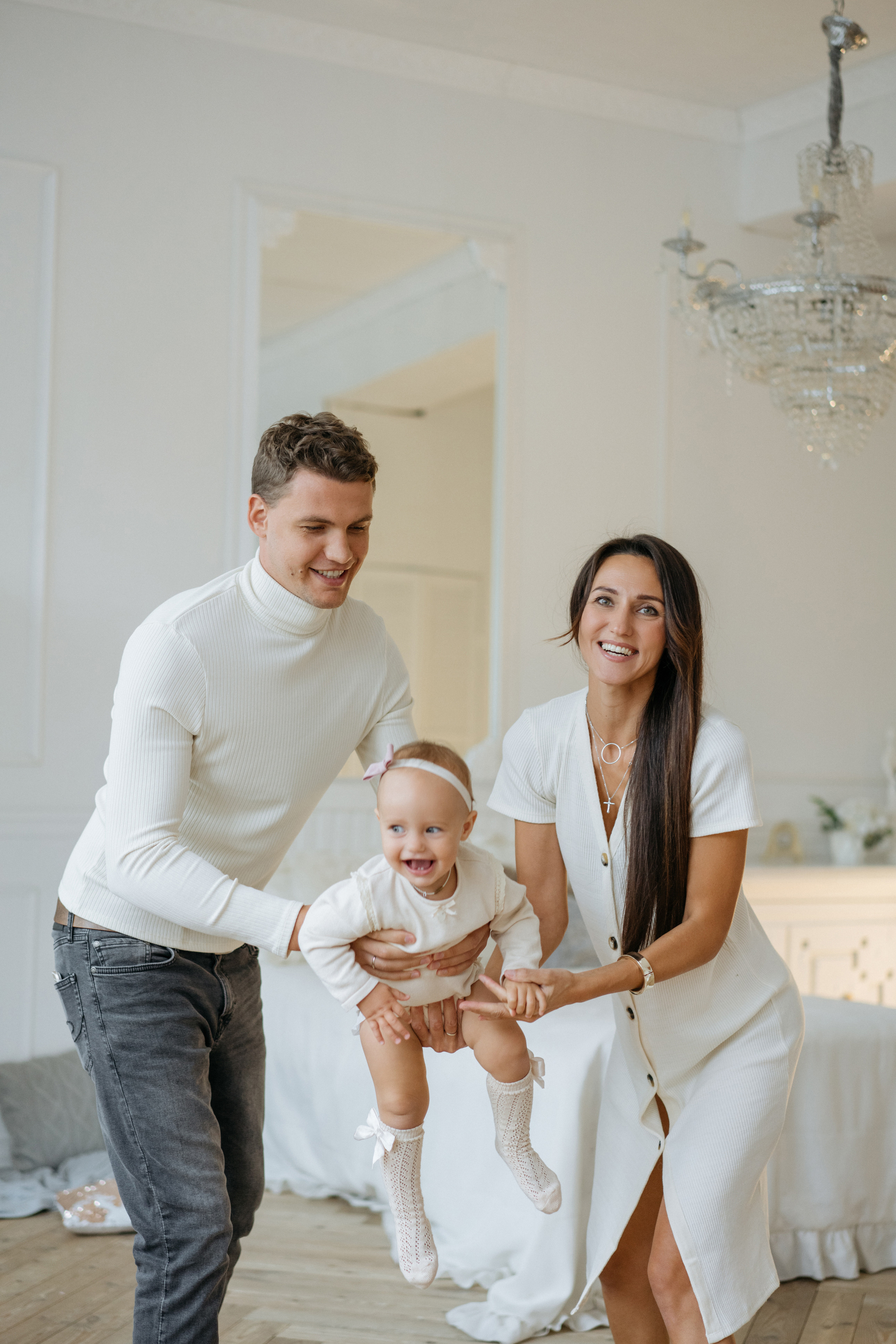 Фотосессия в белой студии, годик девочке. Свадебный и семейный фотограф в Калининграде Анастасия Гриценко