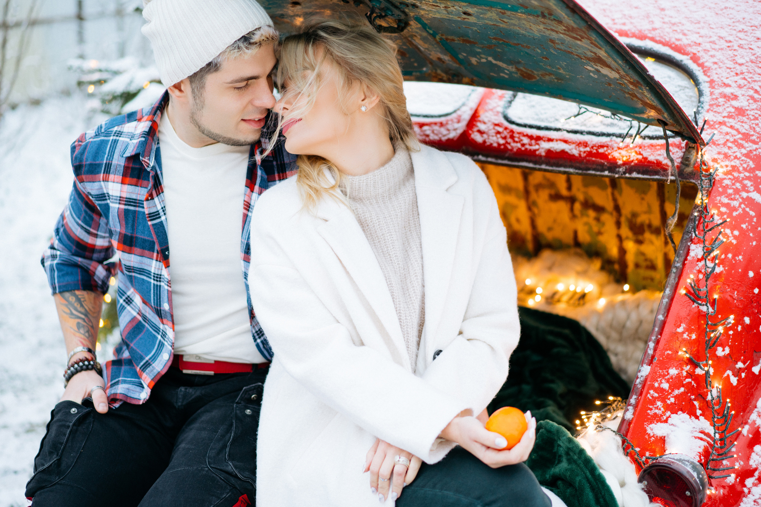 Красивая новогодняя фотосессия с машиной елкой и собакой. Свадебный и семейный фотограф в Калининграде Анастасия Гриценко