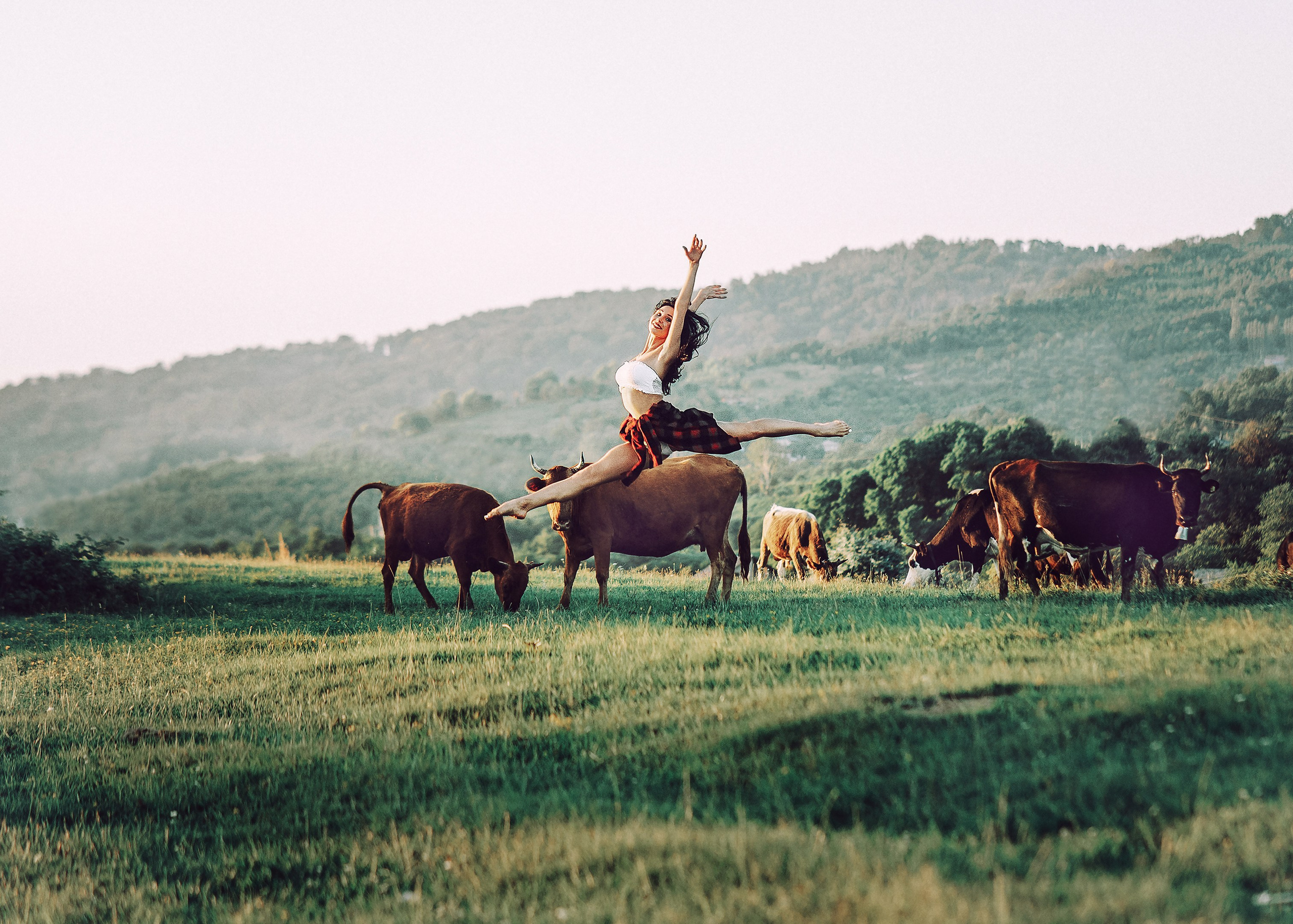 прыжок в горах