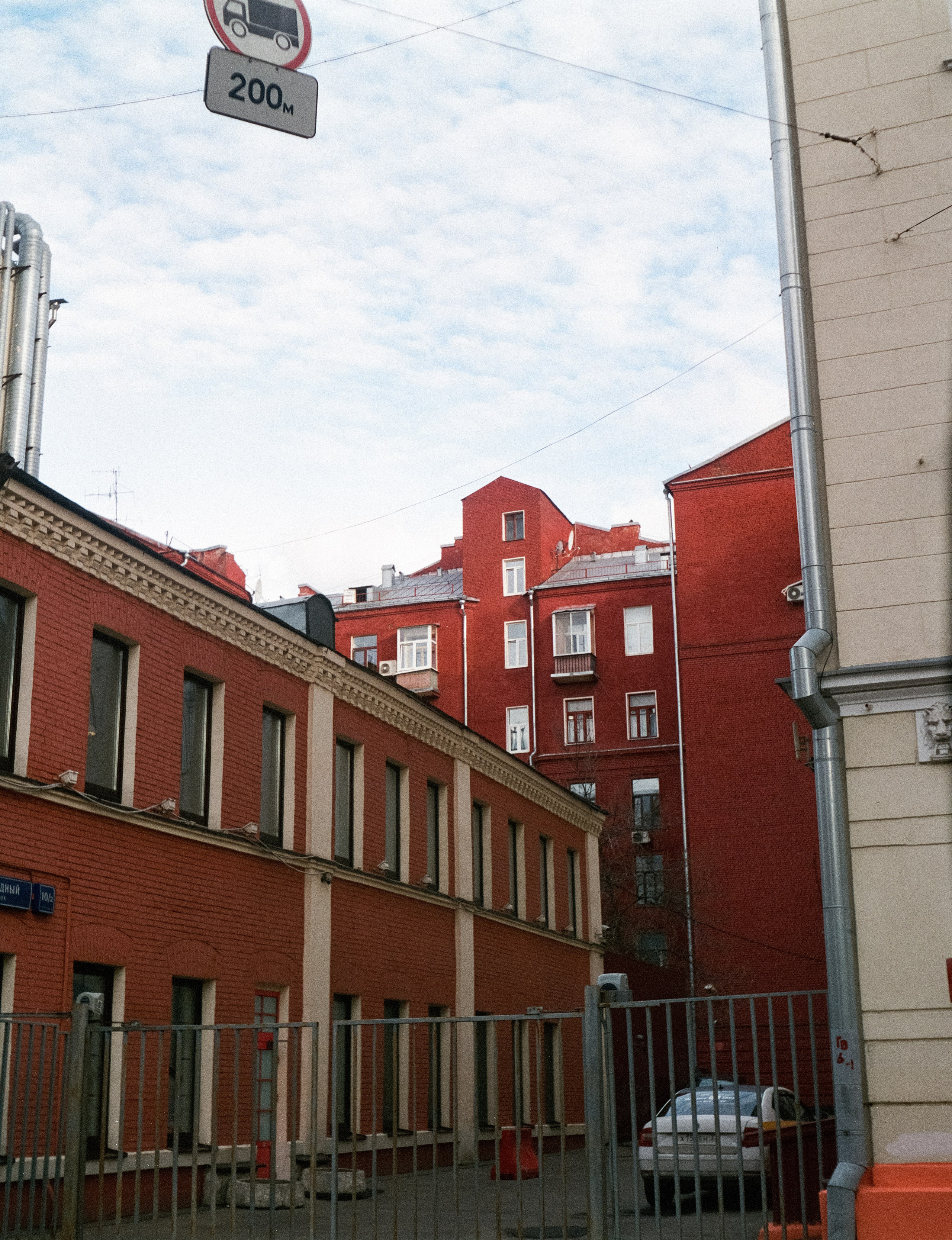 Благовещенский переулок, апрель 2024 года / Konica Pearl II