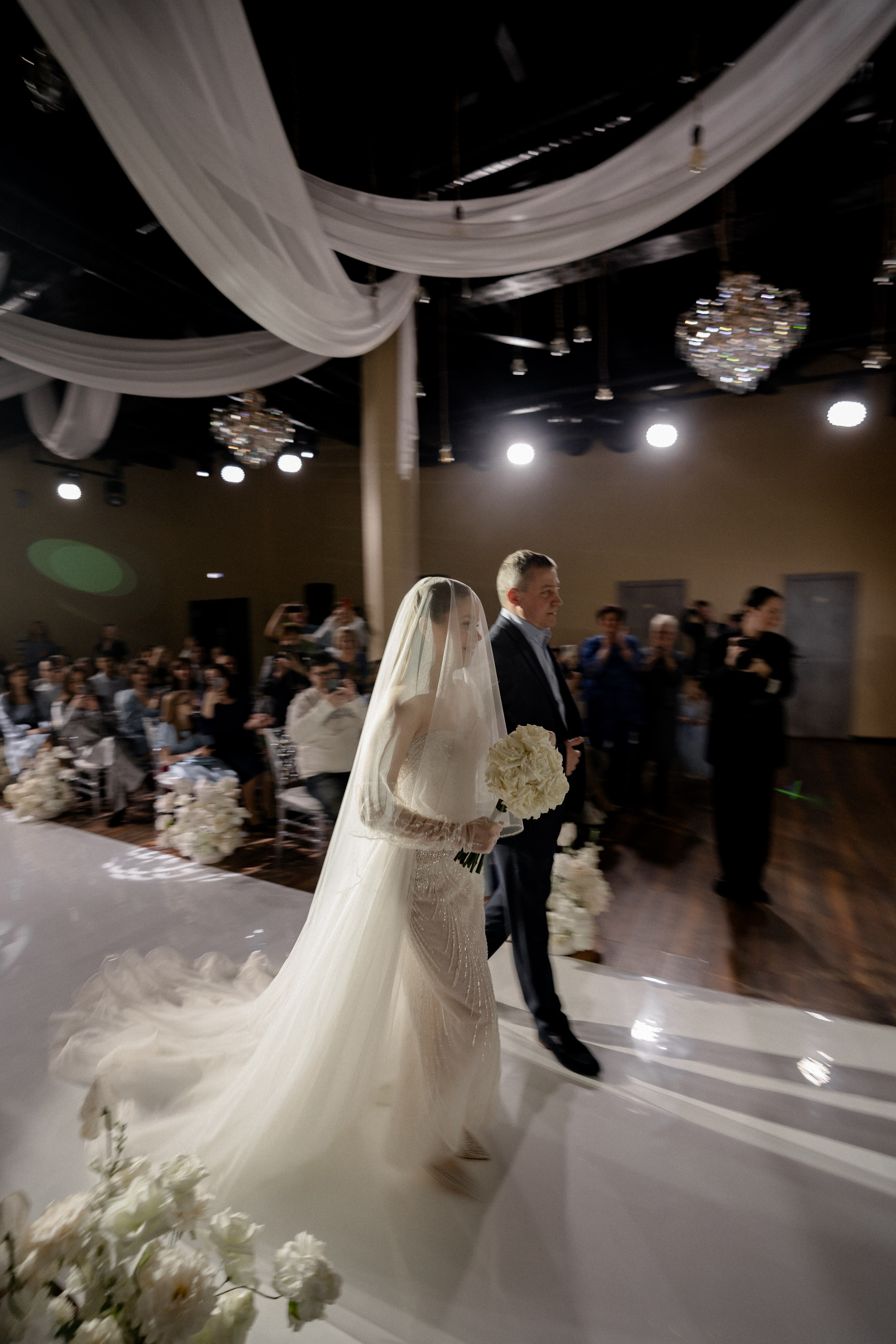 СВАДЕБНАЯ СЬЕМКА СБОРОВ В ОТЕЛЕ И ВЫЕЗД НА ЦЕРЕМОНИЮ (СНЯТО В СИБИРЕ В НИЖНЕВАРТОВСКЕ). Профессиональный фотограф, Санкт-Петербург — Виктория Богомолова