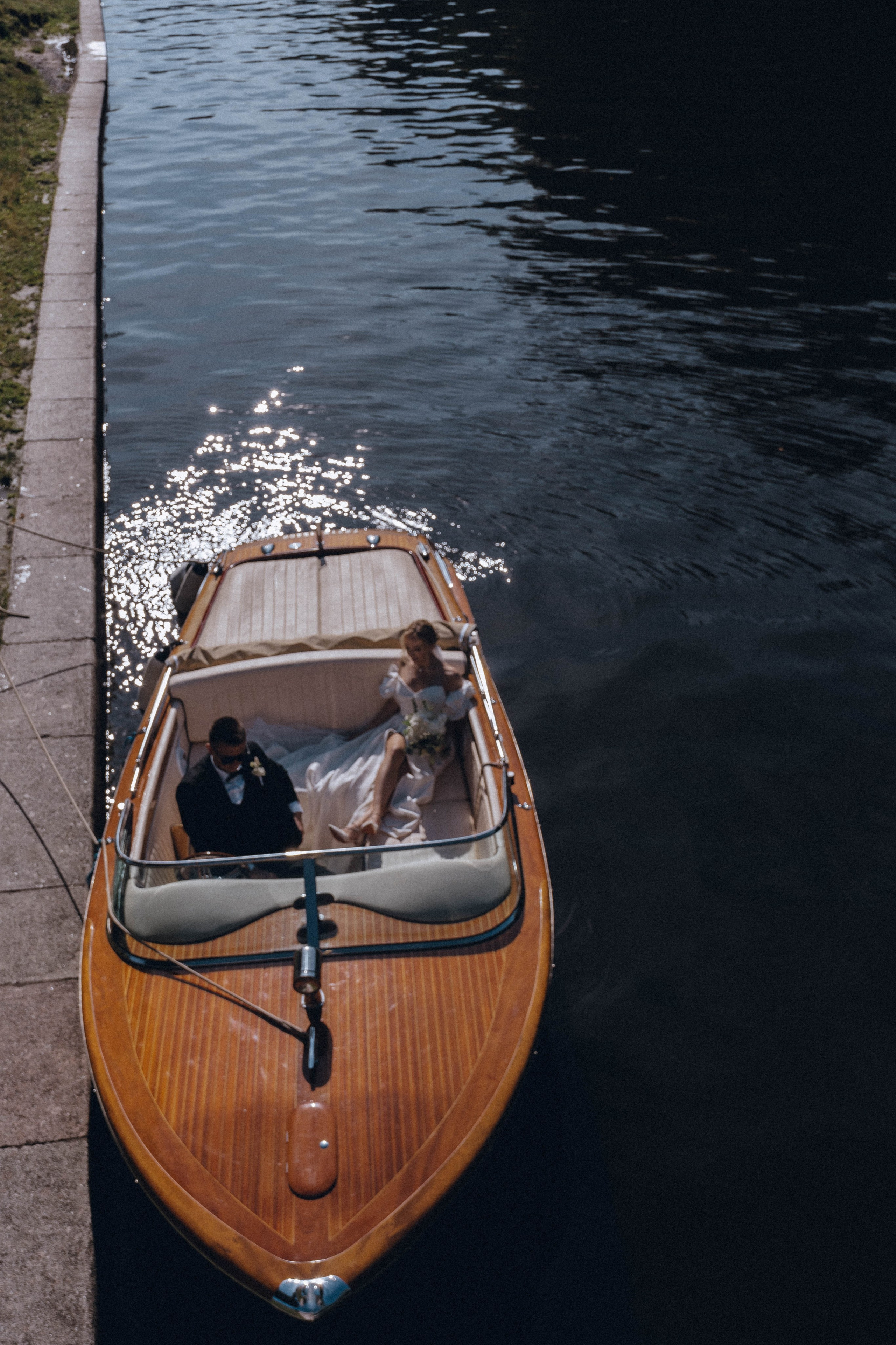 СВАДЕНБНАЯ СЬЕМКА НА КАТЕРЕ ПО КАНАЛАМ САНКТ-ПЕТЕРБУРГА И В АКВАТОРИИ НЕВЫ. Профессиональный фотограф, Санкт-Петербург — Виктория Богомолова