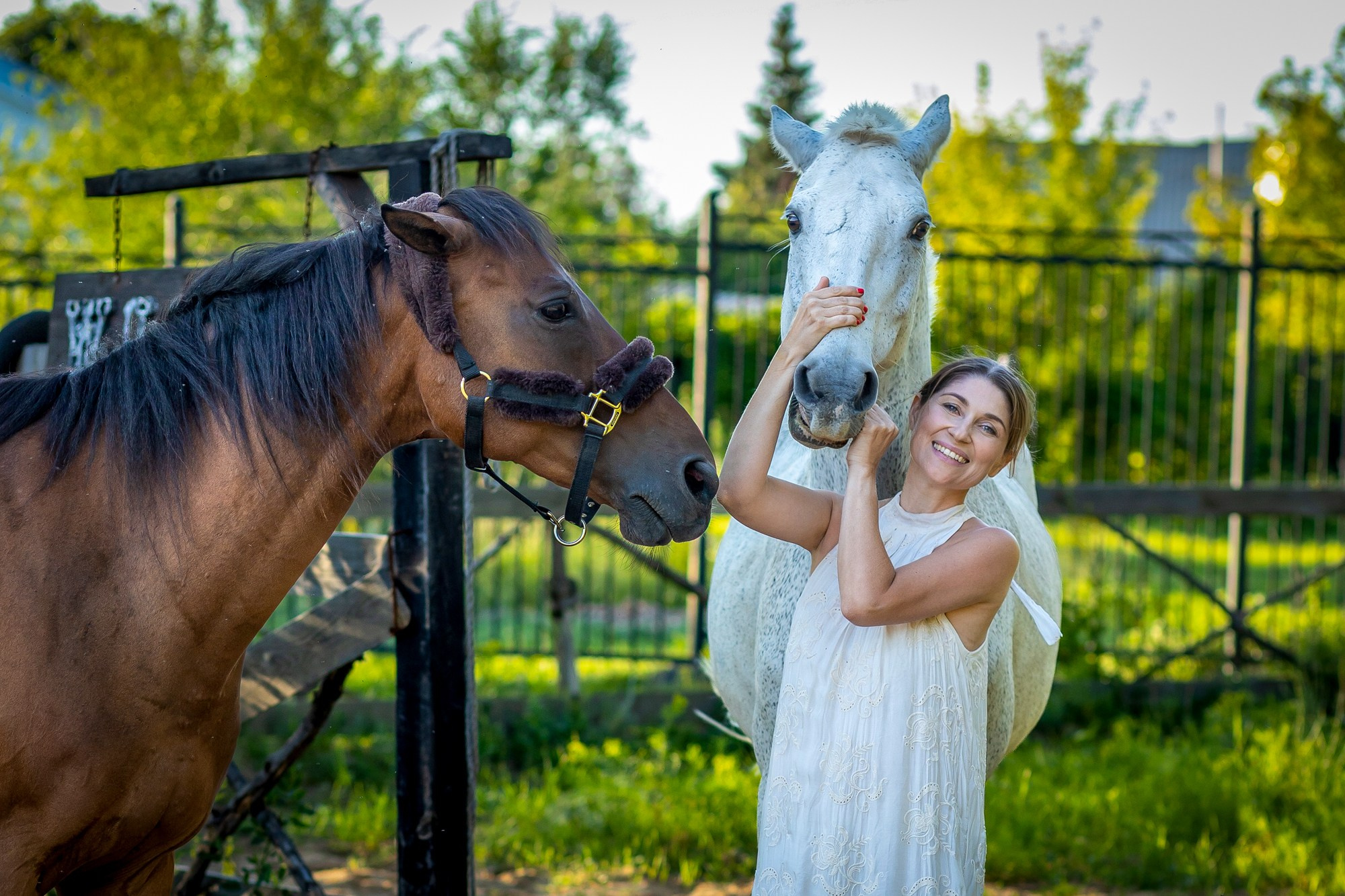 Семейная фотосессия в конном клубе. Фотограф в Оренбурге. Профессиональный фотограф