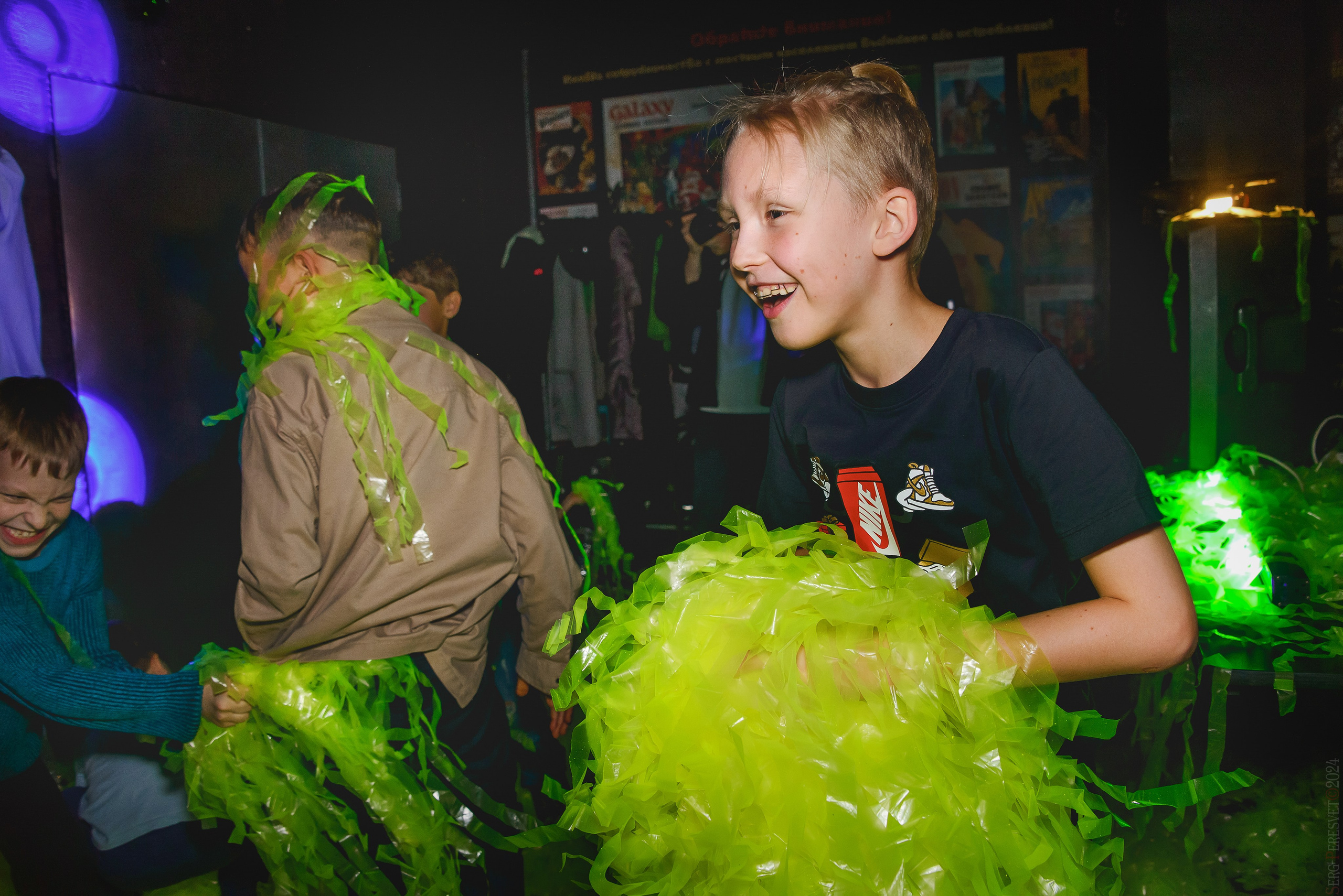 День рождения — шоу 2024-25: мафия, сахарная вата, бумажная дискотека, пиньята, зеркальный лабиринт. Ваш фотограф на праздник в Москве, Раменском, Жуковском, Люберцах