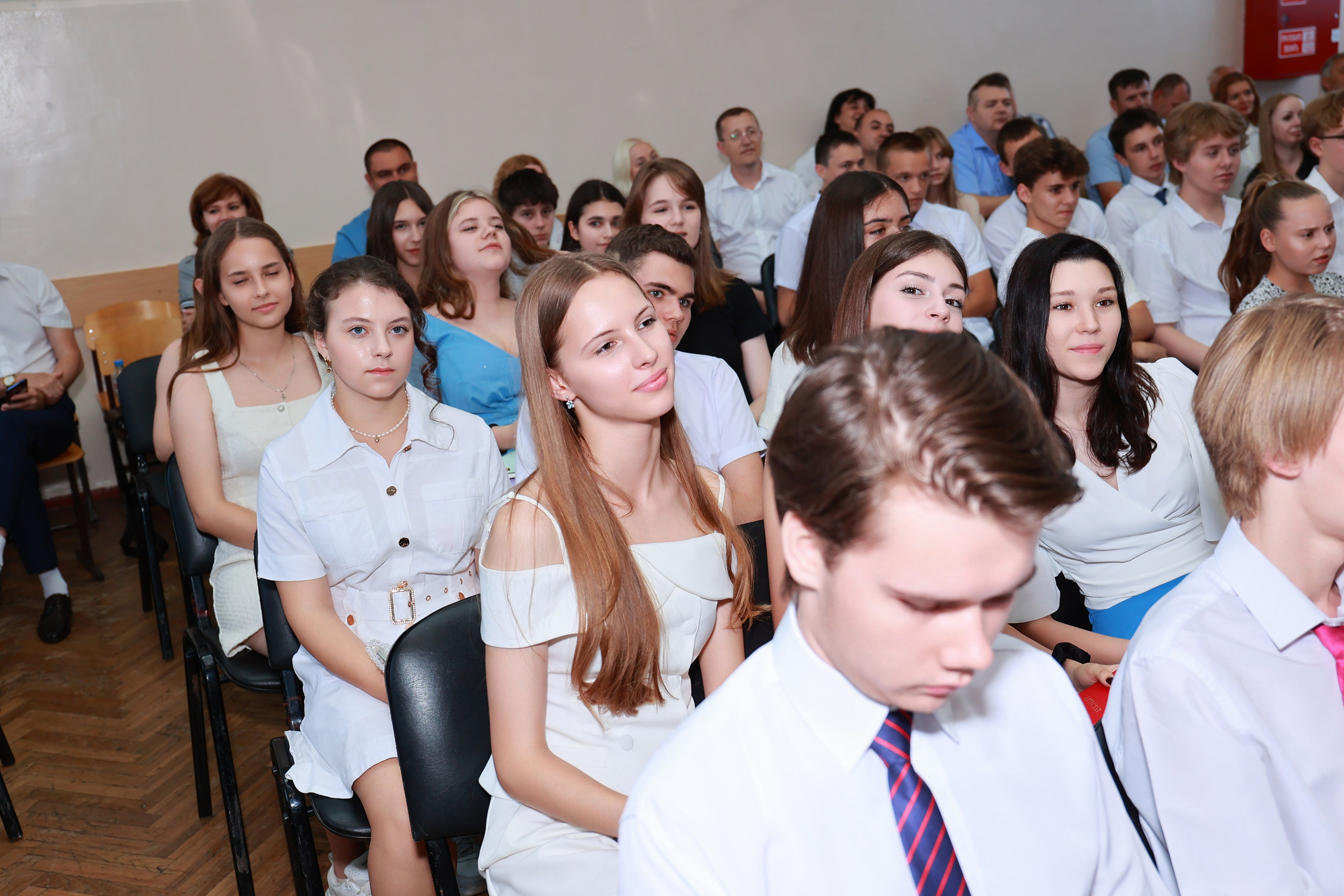 Вручение аттестатов Лицей 64. Детский семейный фотограф Краснодар