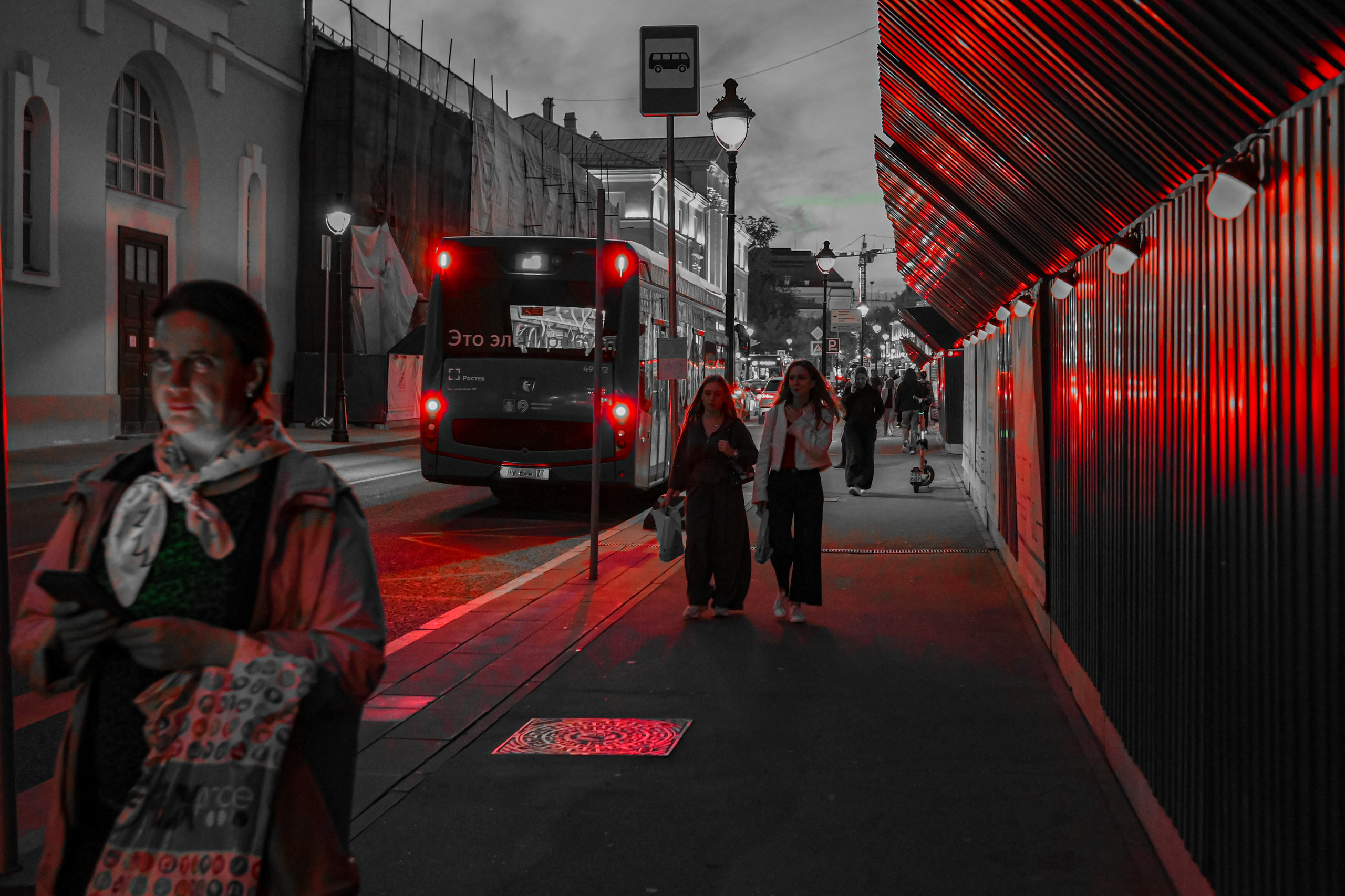 Селективный красный. Фотограф в Москве, фотожурналист Александр Малахов
