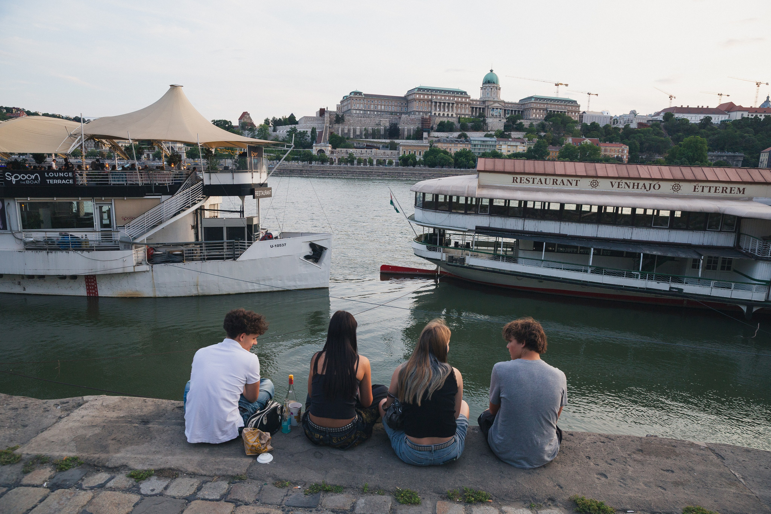 STREET PHOTOGRAPHY. Photographer in Budapest  — Yura Knyazev