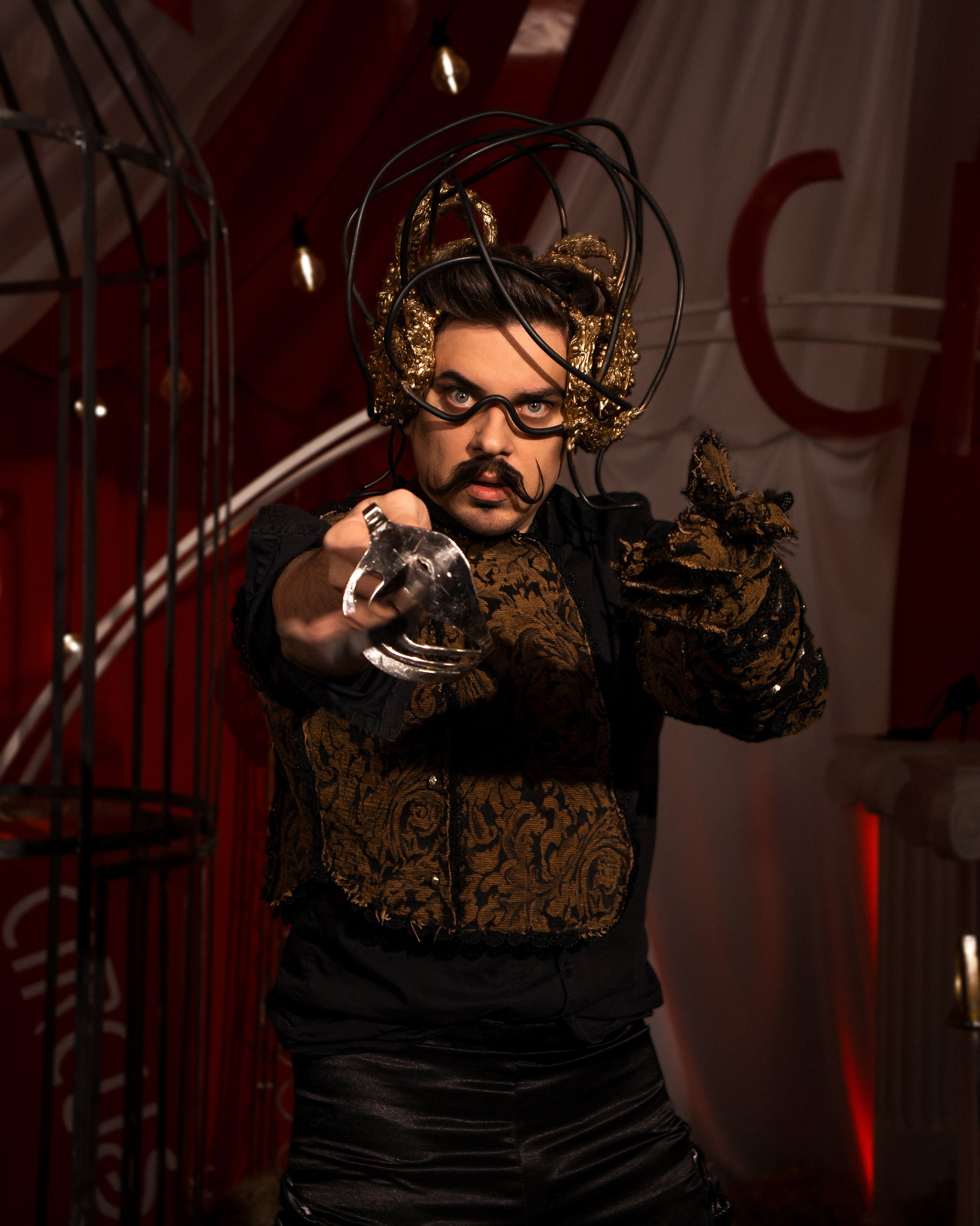 Utopia Show (CIRCUS: the sword swallower). Креативный фотограф в Москве Анастасия