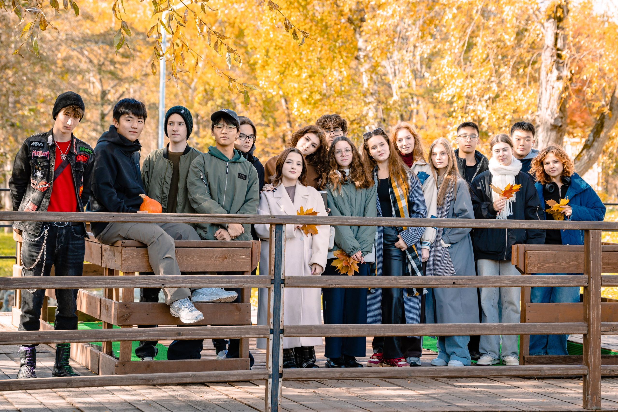 Школьная. Фотограф. г. Южно-Сахалинск. Олег Толстов