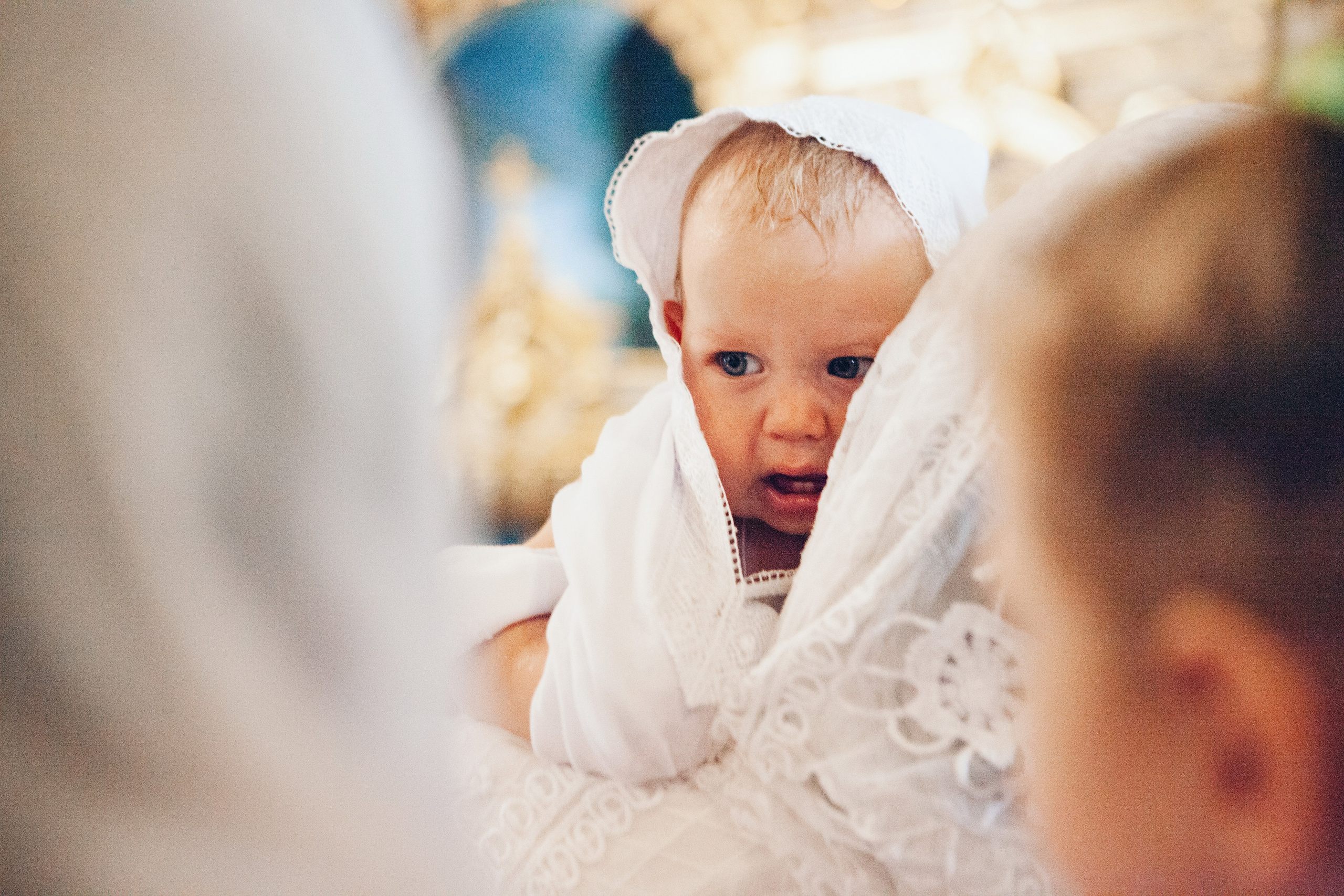Крещение ребенка в церкви. Фотограф Ольга Ефремова