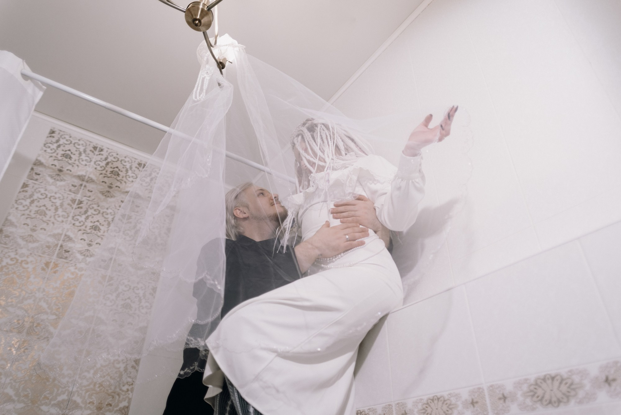 Свадьба для двоих в Тюмени — фотосессия в ЗАГСе, кафе и отеле. Портретный фотограф Тюмень Дарья Мустафина