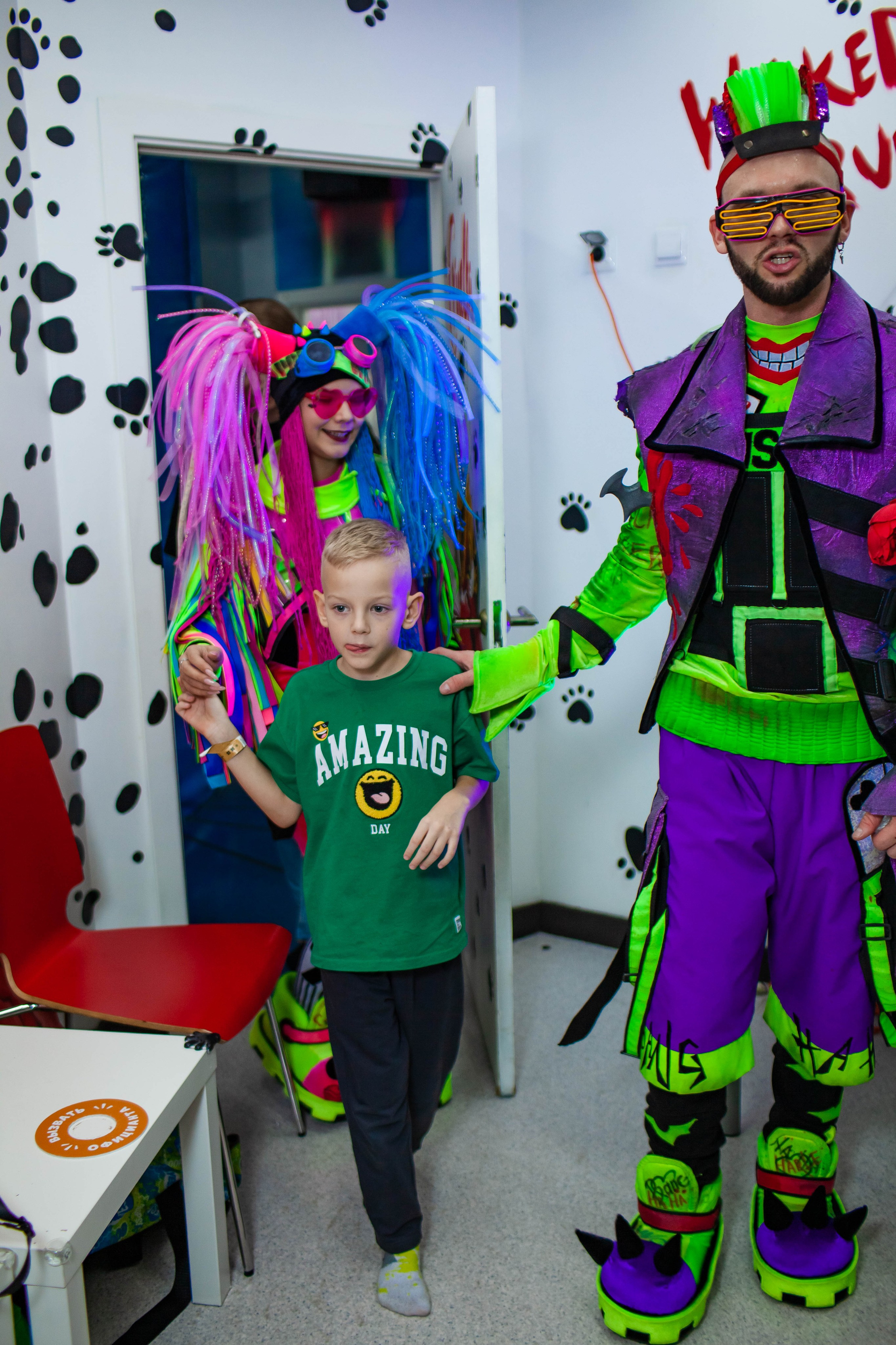 Неон Челендж День рождения Ярослава. Детский и семейный фотограф в Санкт-Петербурге Елизавета Сорокина