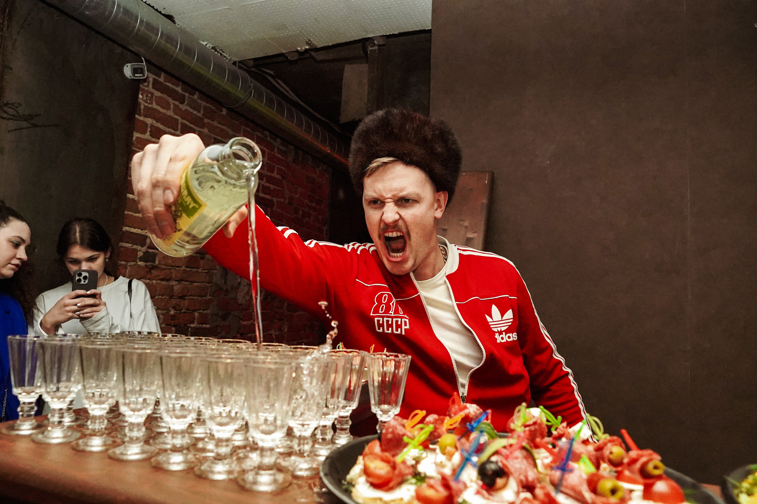 Бильярдная. ОЧЕНЬ ПЛОХОЙ ФОТОГРАФ