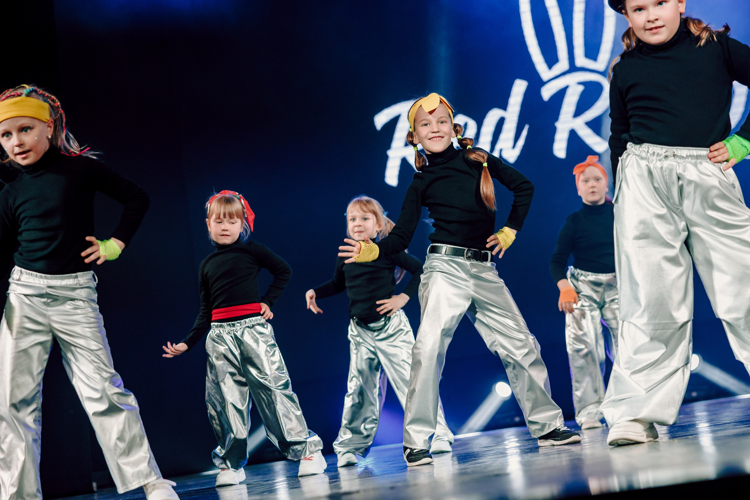 Отчётный концерт танцевальной школы «Red Rabbits» 2025. Лёшка Варзегов — фотограф