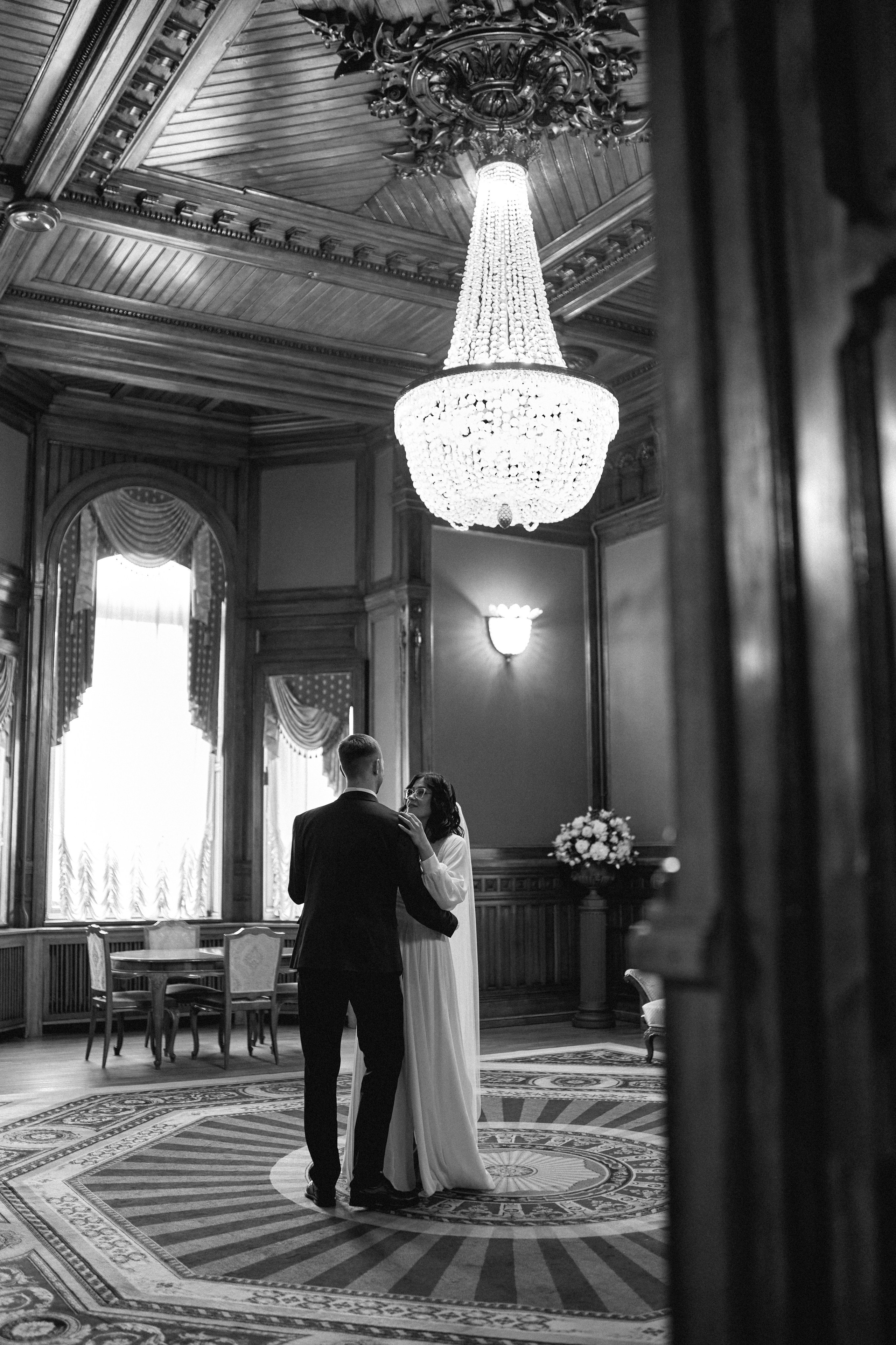 Свадебная фотосессия в Дворце Бракосочетания № 2. Сестры Карабаза. Фотографы и ретушеры в Москве и Санкт-Петербурге