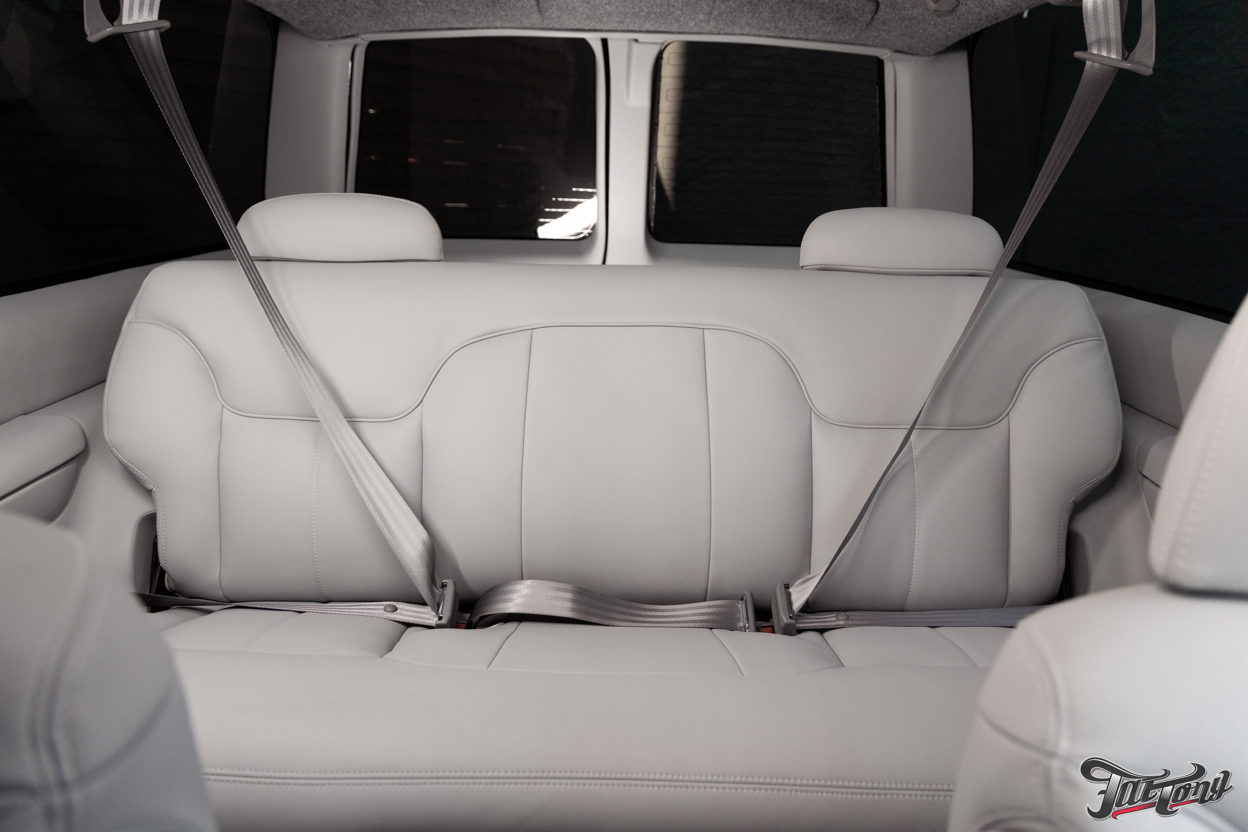 Chevrolet Tahoe I ремонт по кузову и окрас, пошив салона. DeLorein