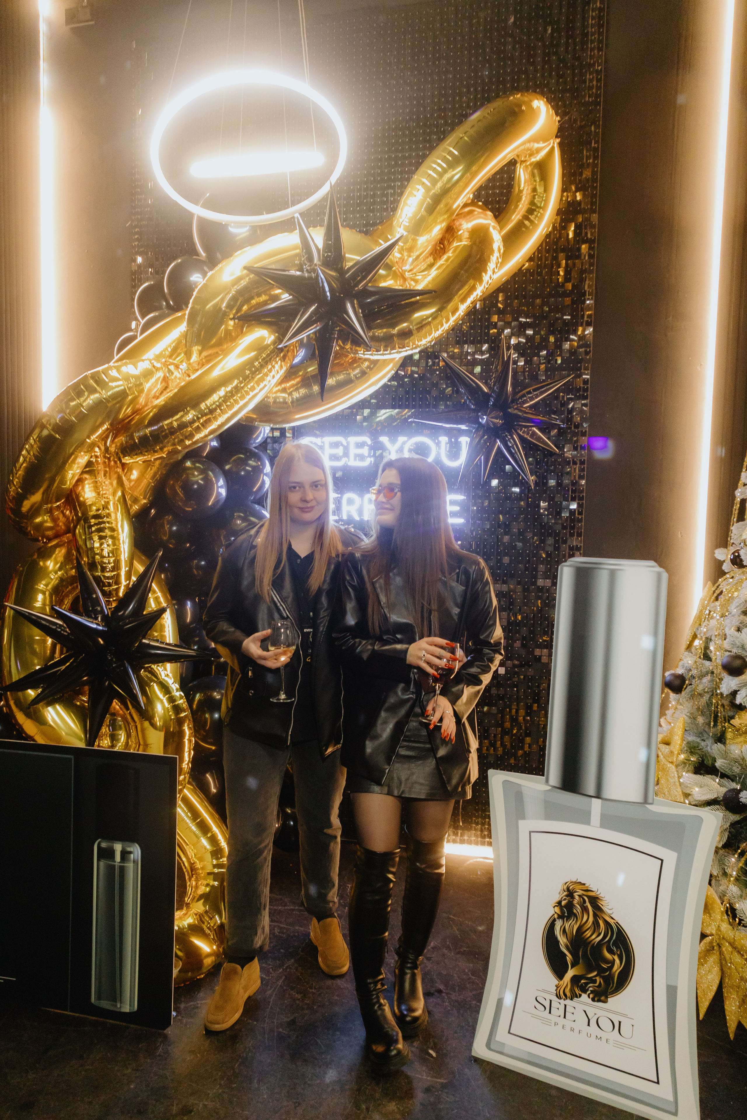 See `You Perfume. Фотограф в Москве и Санкт-Петербурге Дарина