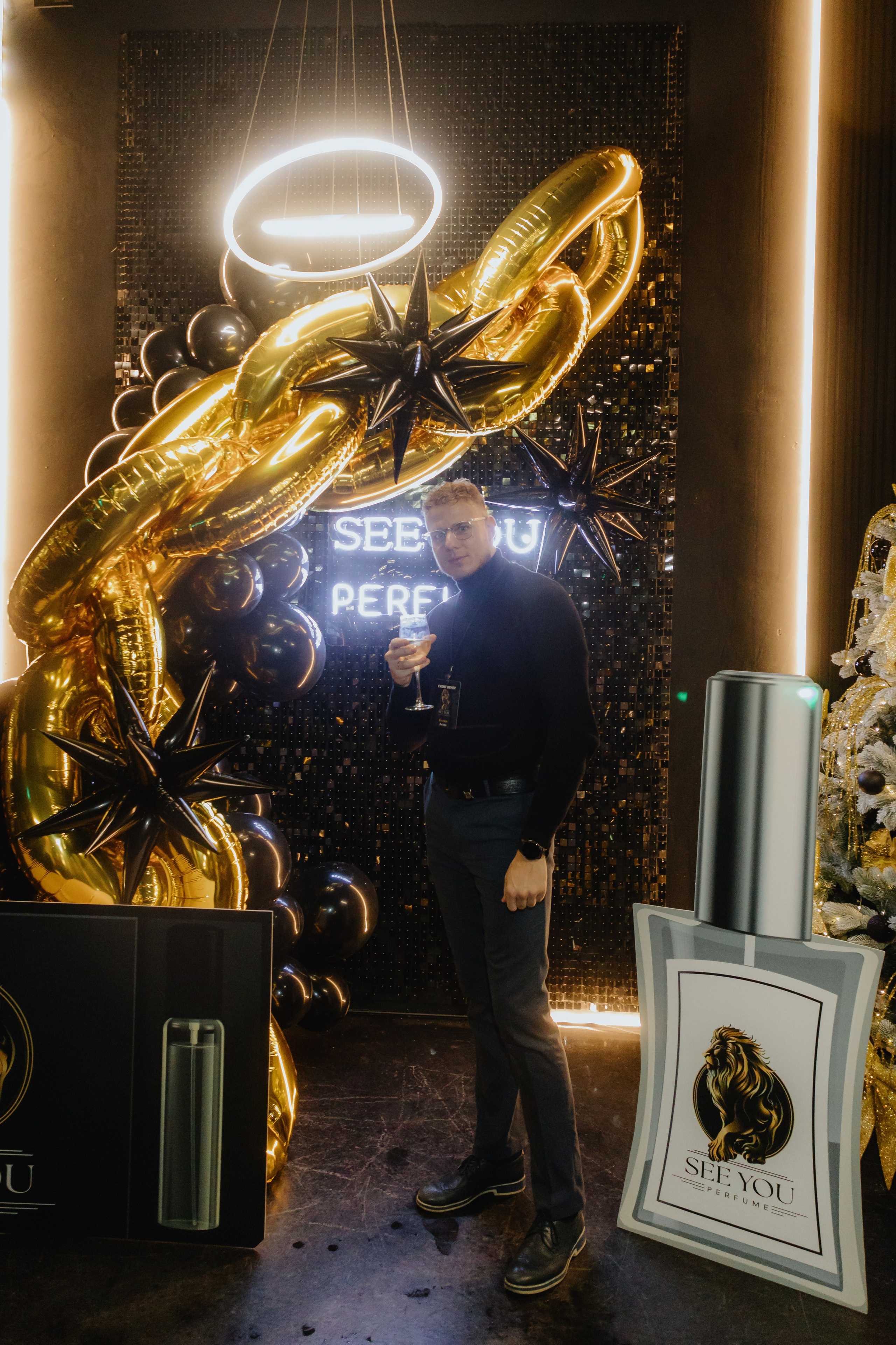 See `You Perfume. Фотограф в Москве и Санкт-Петербурге Дарина