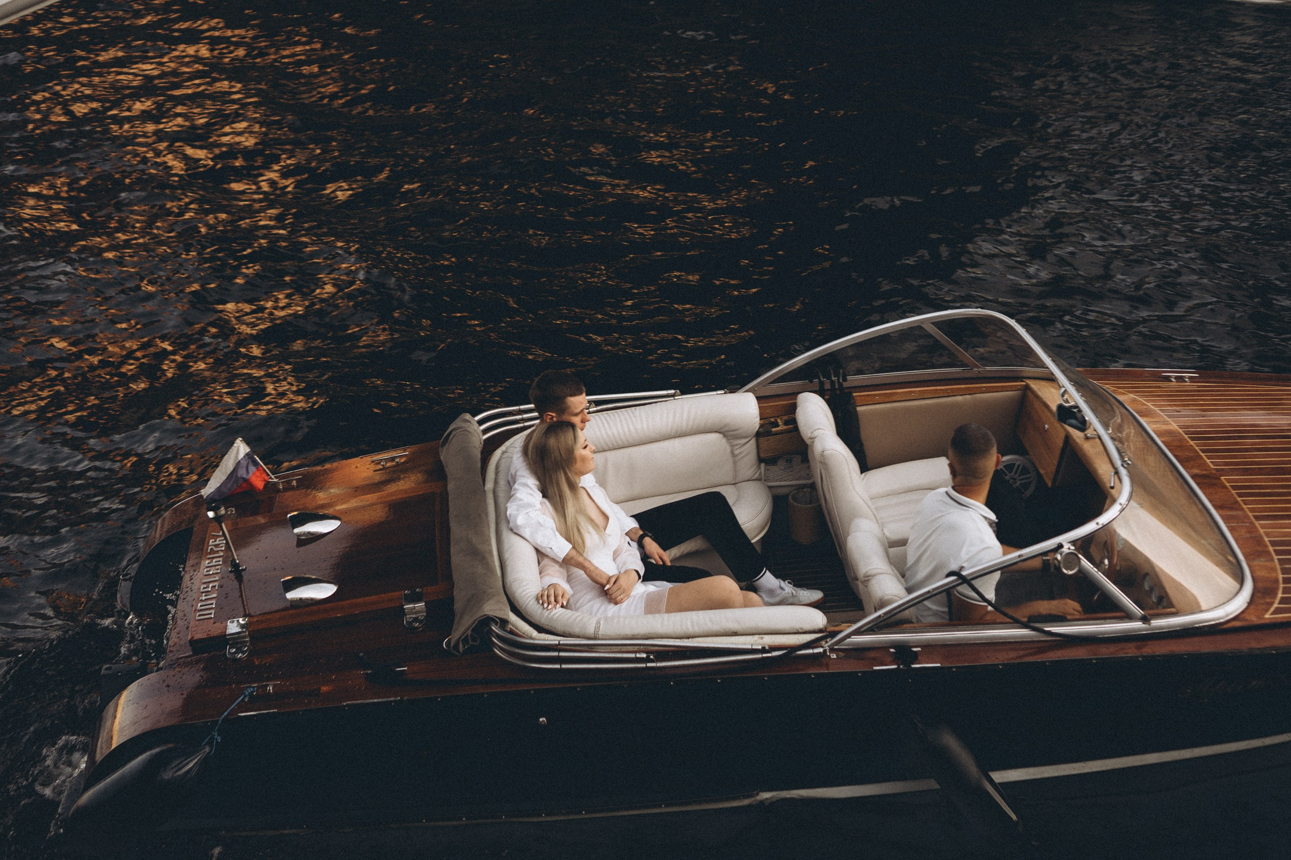 СВАДЕНБНАЯ СЬЕМКА НА КАТЕРЕ ПО КАНАЛАМ САНКТ-ПЕТЕРБУРГА И В АКВАТОРИИ НЕВЫ. Профессиональный фотограф, Санкт-Петербург — Виктория Богомолова