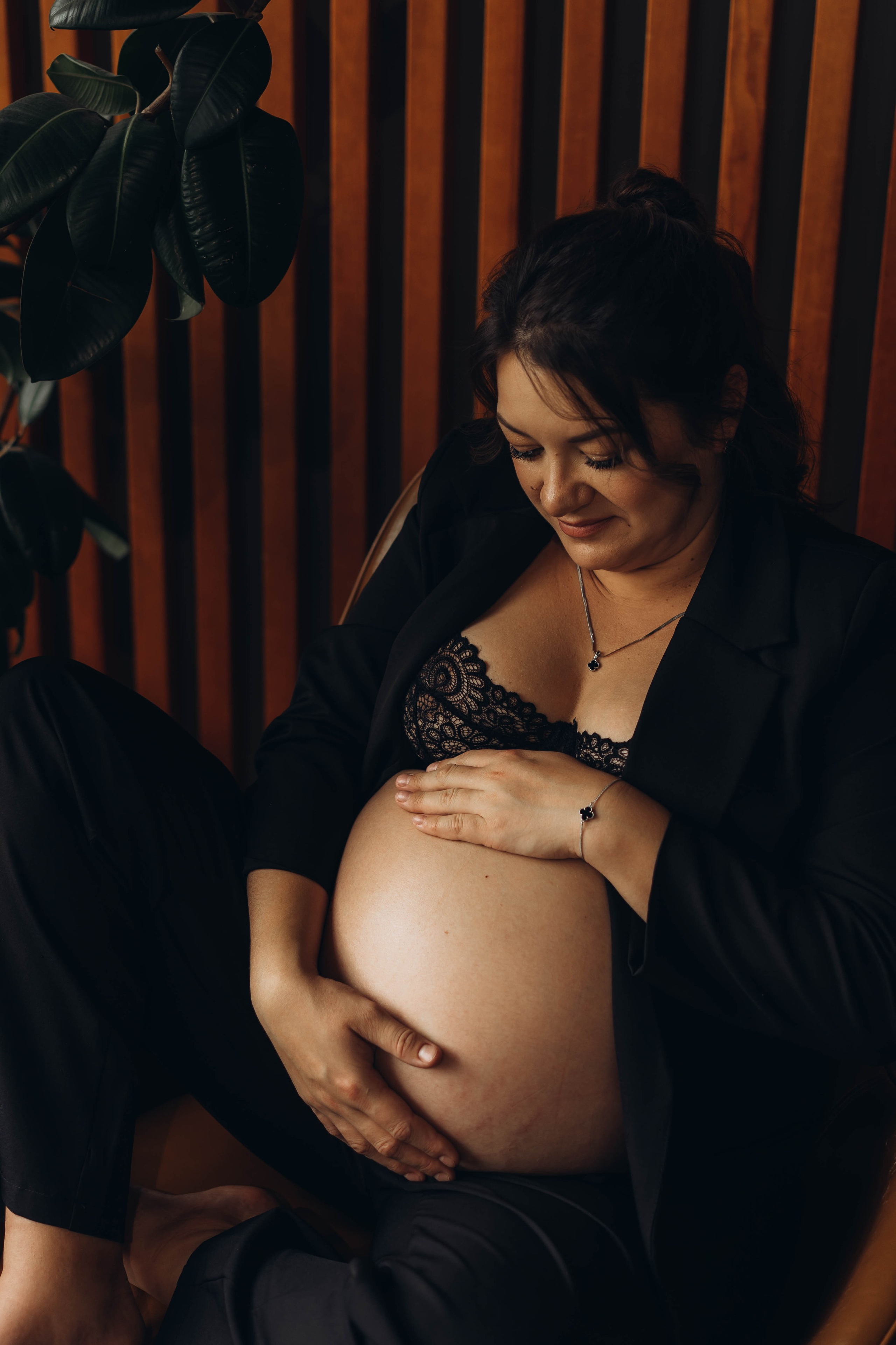 Беременность съемка пары в студии. Фотограф Екатеринбург Кокшарова Александра